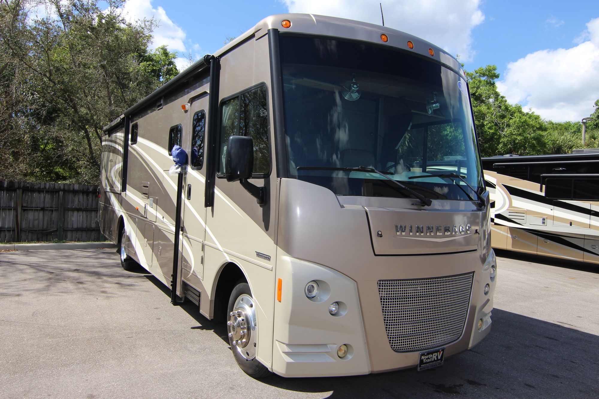 Used 2015 Winnebago Vista 35F Class A  For Sale