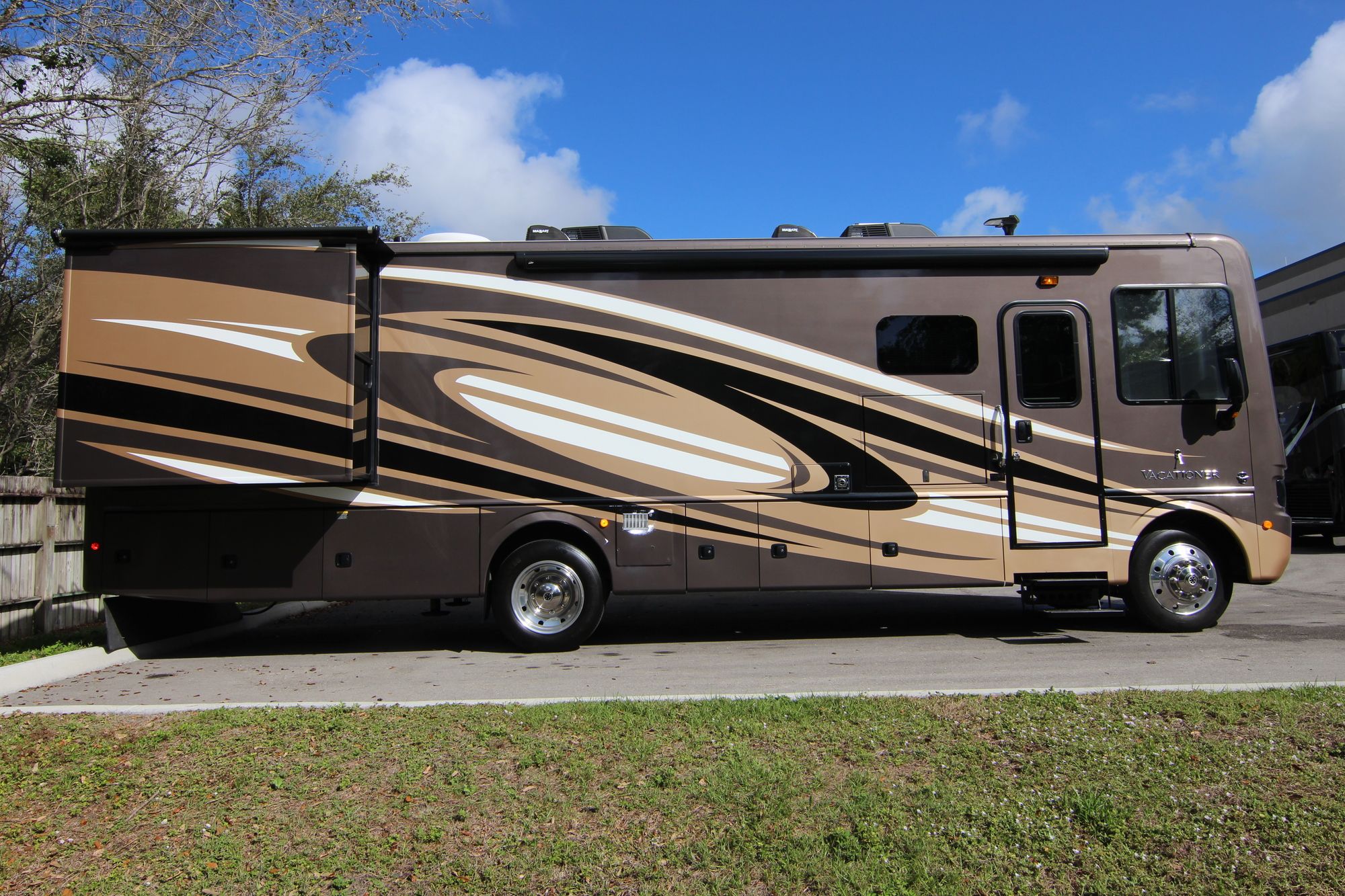 Used 2016 Holiday Rambler Vacationer 35DK Class A  For Sale