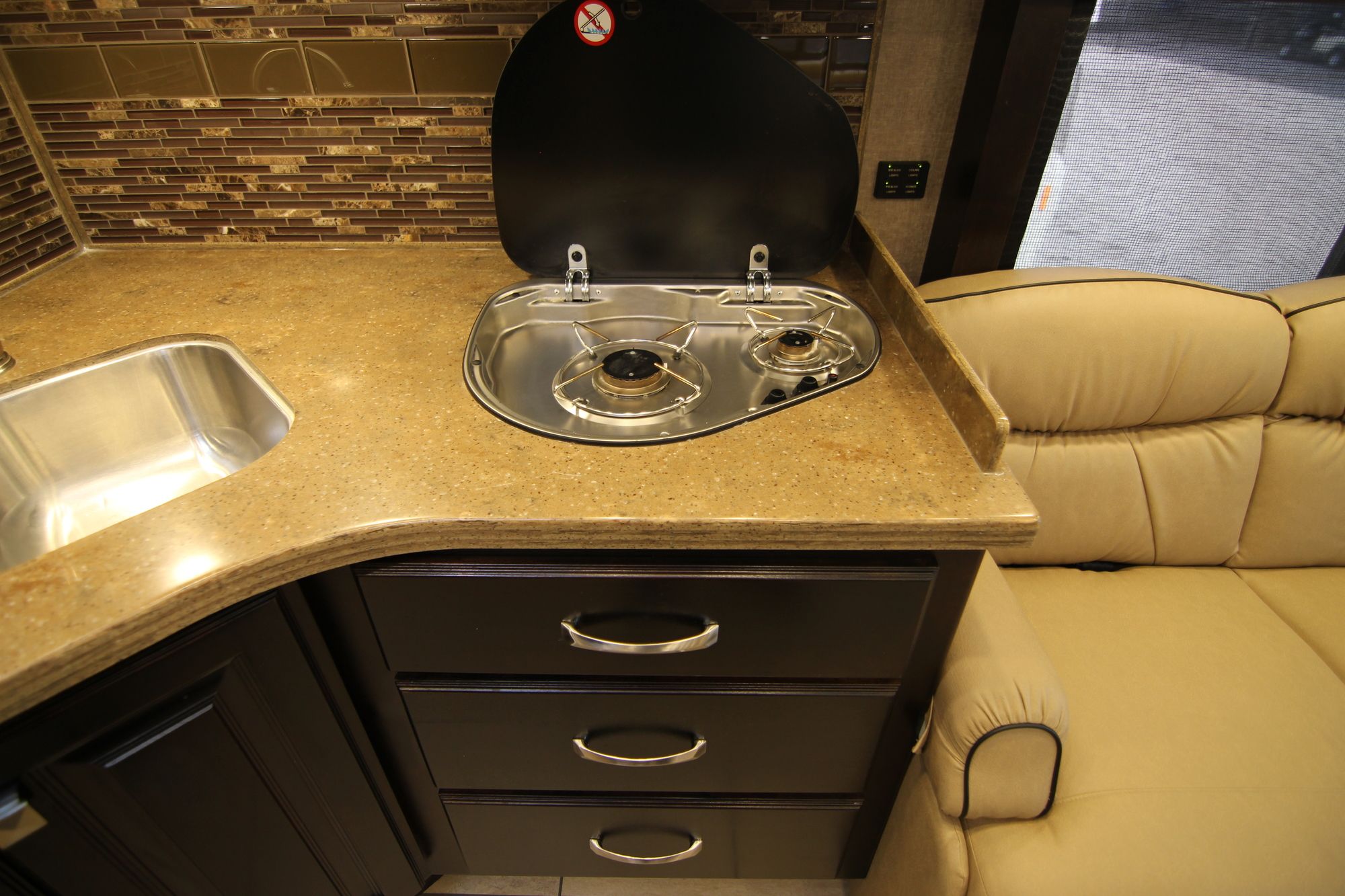 Used 2017 Tiffin Motor Homes Breeze 32BR Class A  For Sale