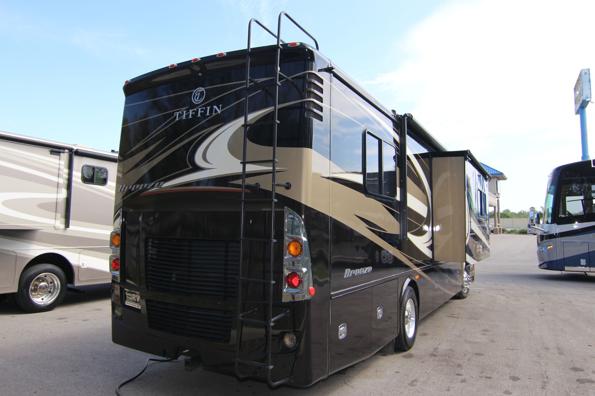 Used 2017 Tiffin Motor Homes Breeze 32BR Class A  For Sale