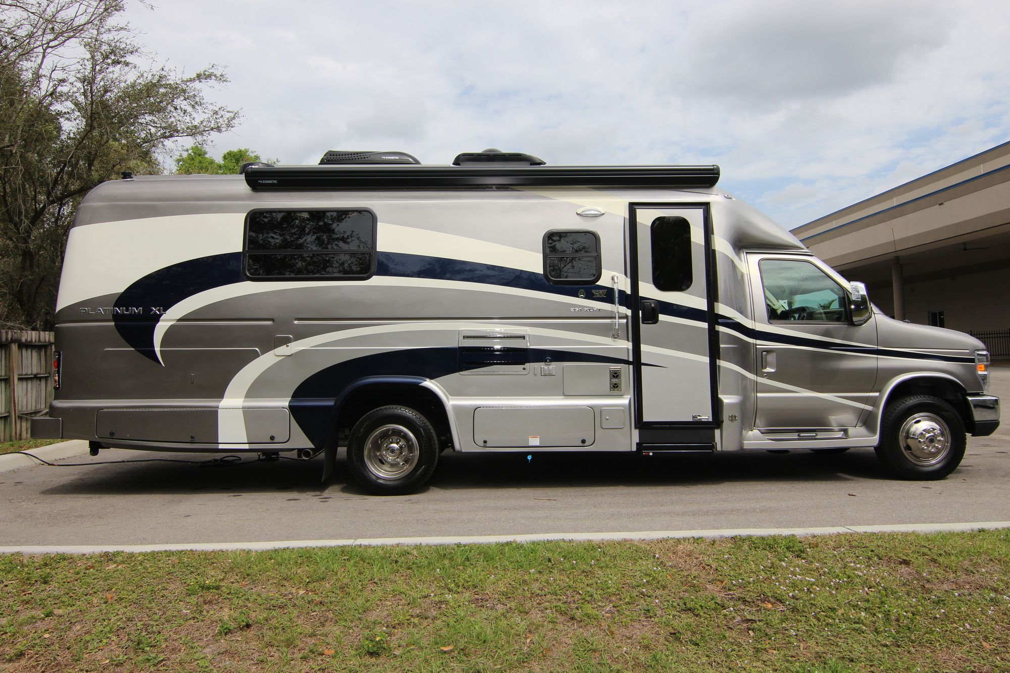 Used 2019 Coach House Platinum 261XL Class C  For Sale