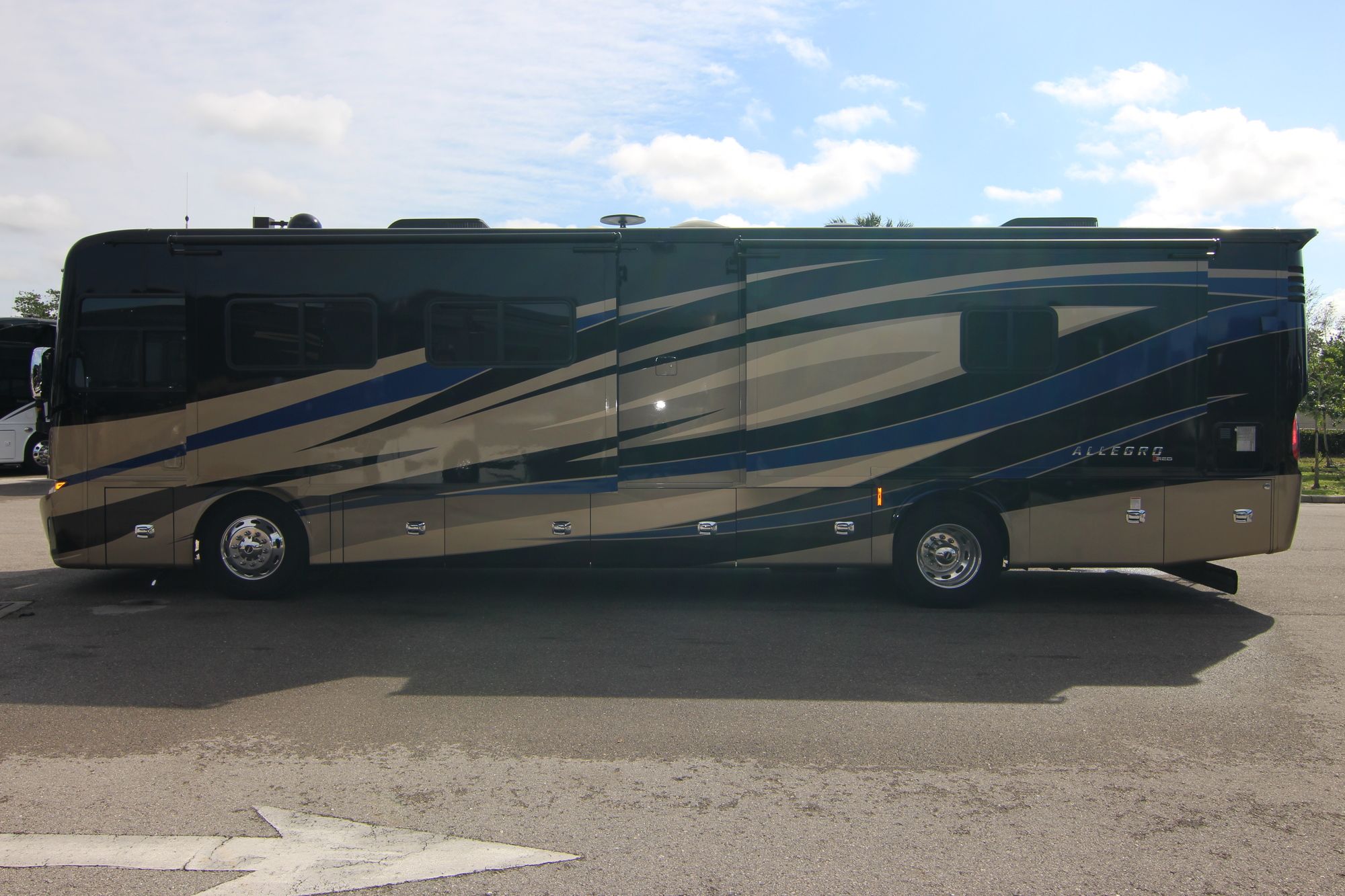 Used 2018 Tiffin Motor Homes Allegro Red 37PA Class A  For Sale