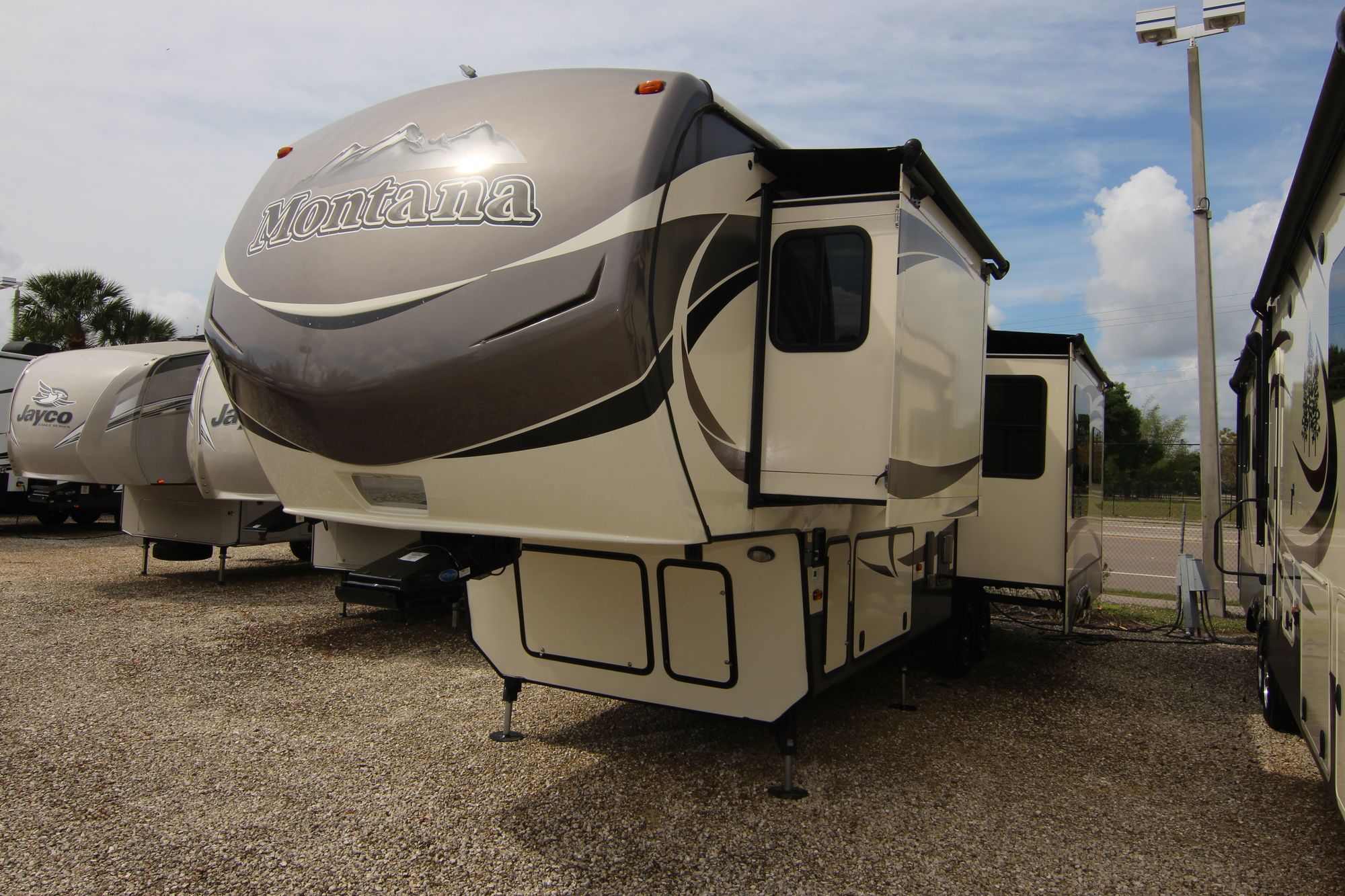 Used 2016 Keystone Montana 316RL Fifth Wheel  For Sale