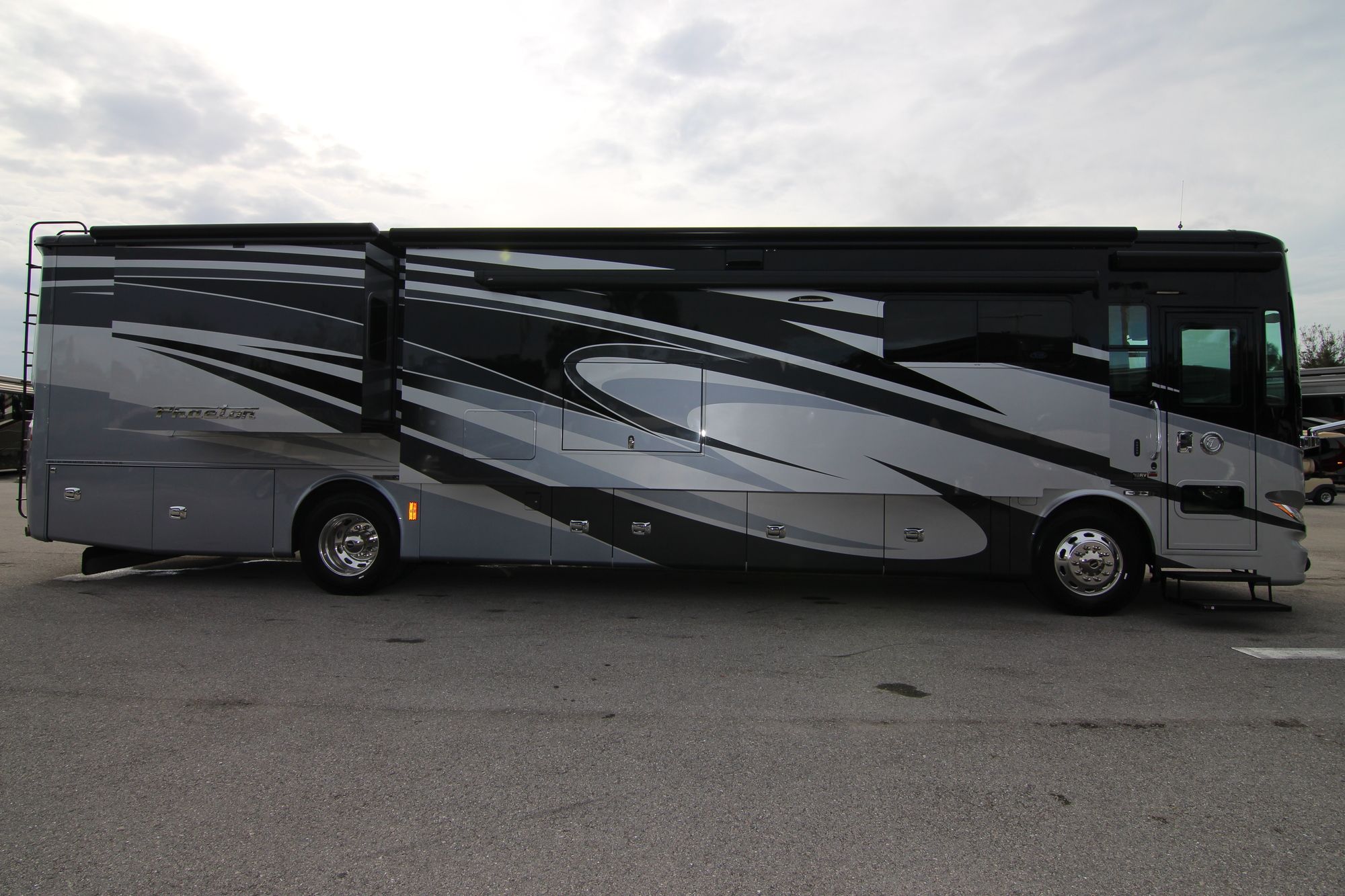 Used 2018 Tiffin Motor Homes Phaeton 40AH Class A  For Sale