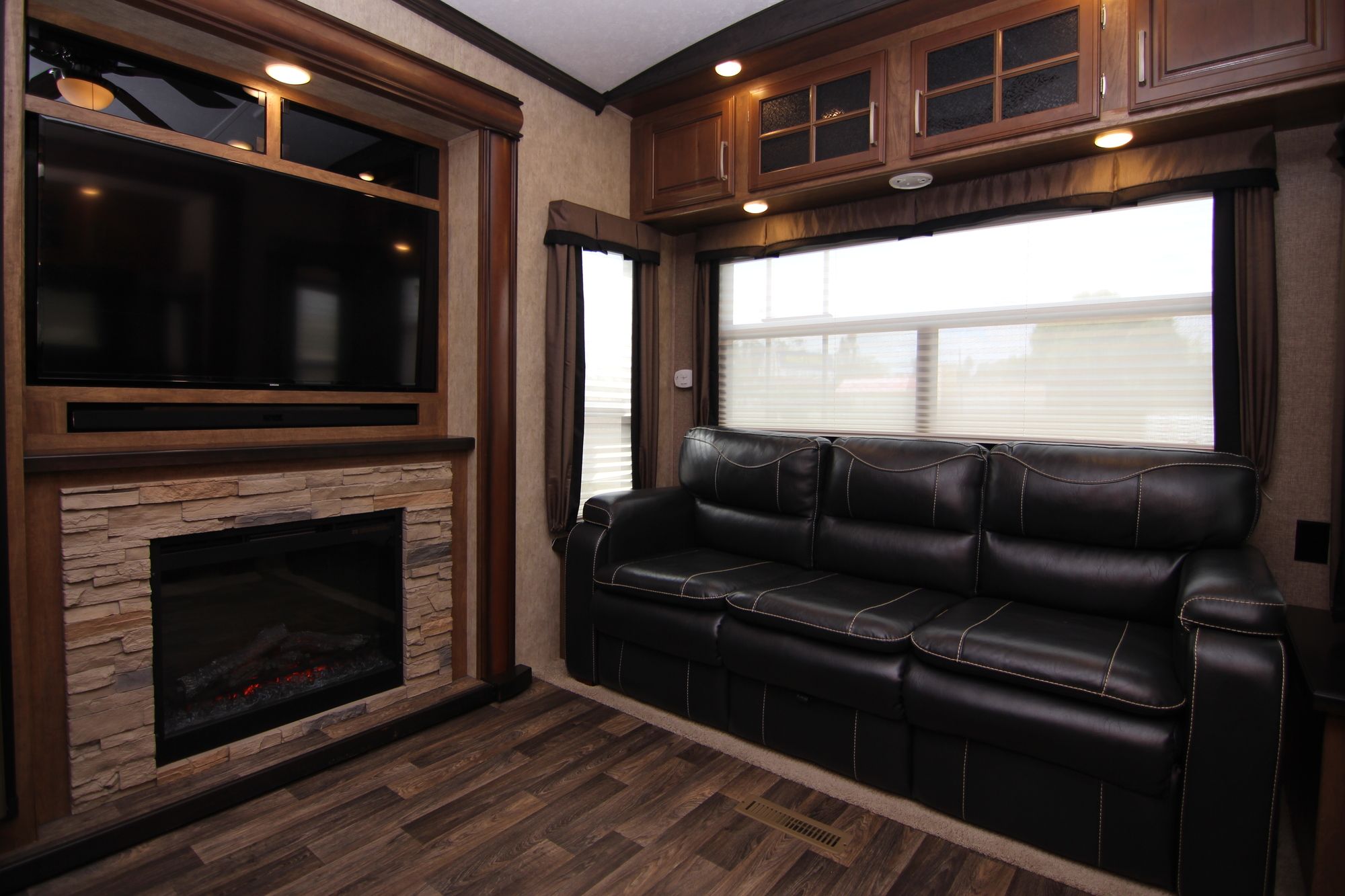 Used 2016 Keystone Montana 316RL Fifth Wheel  For Sale