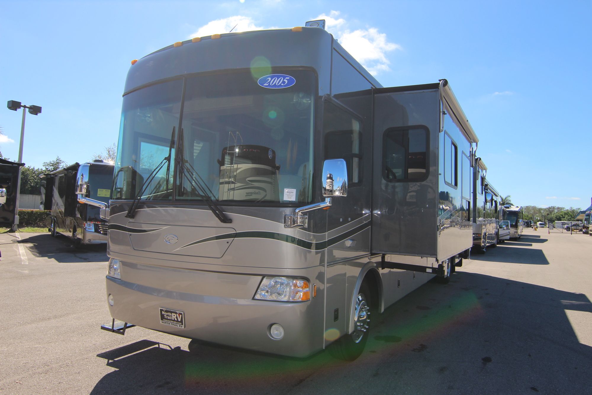 Used 2005 Country Coach Inspire330 DAVINCI Class A  For Sale