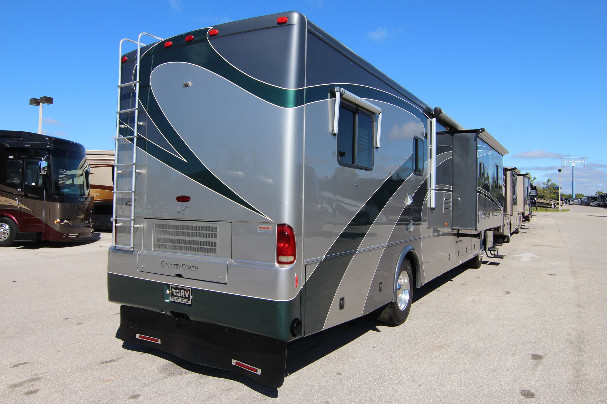 Used 2005 Country Coach Inspire330 DAVINCI Class A  For Sale