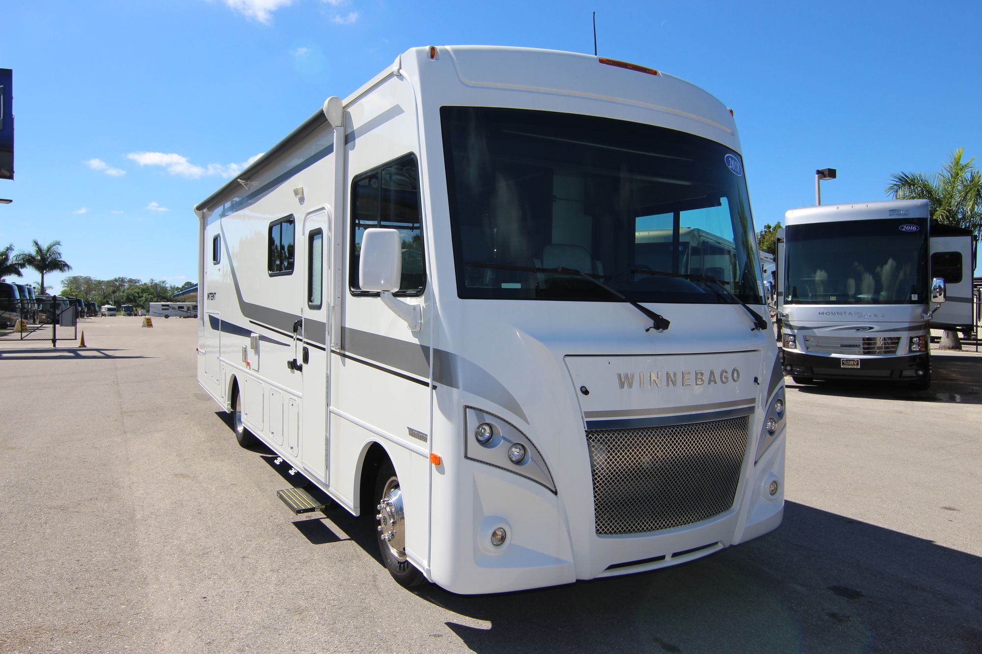 Used 2018 Winnebago Intent 30R Class A  For Sale