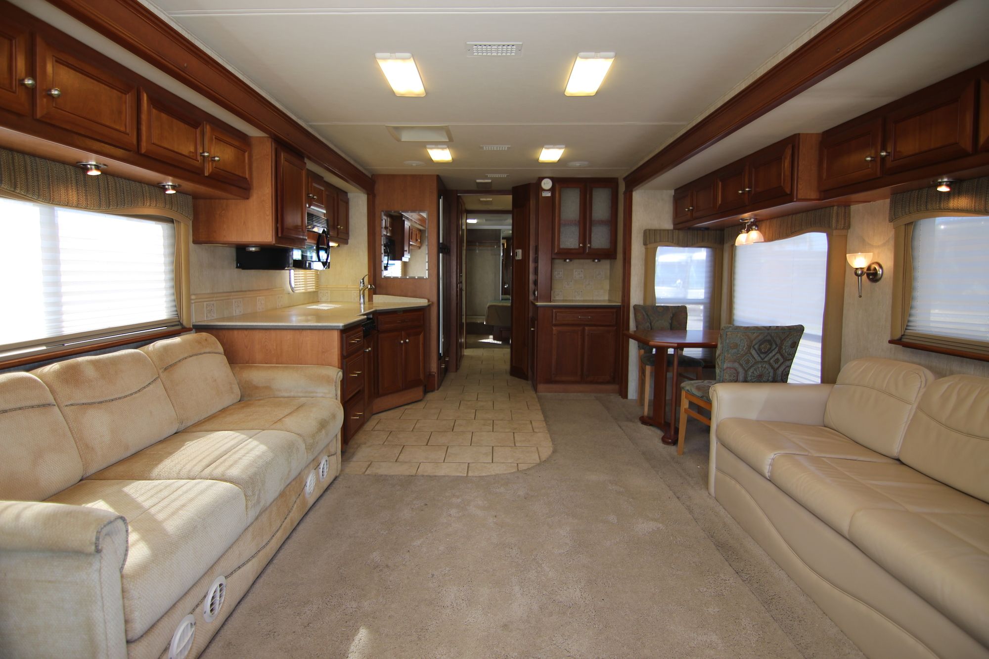 Used 2005 Country Coach Inspire330 DAVINCI Class A  For Sale