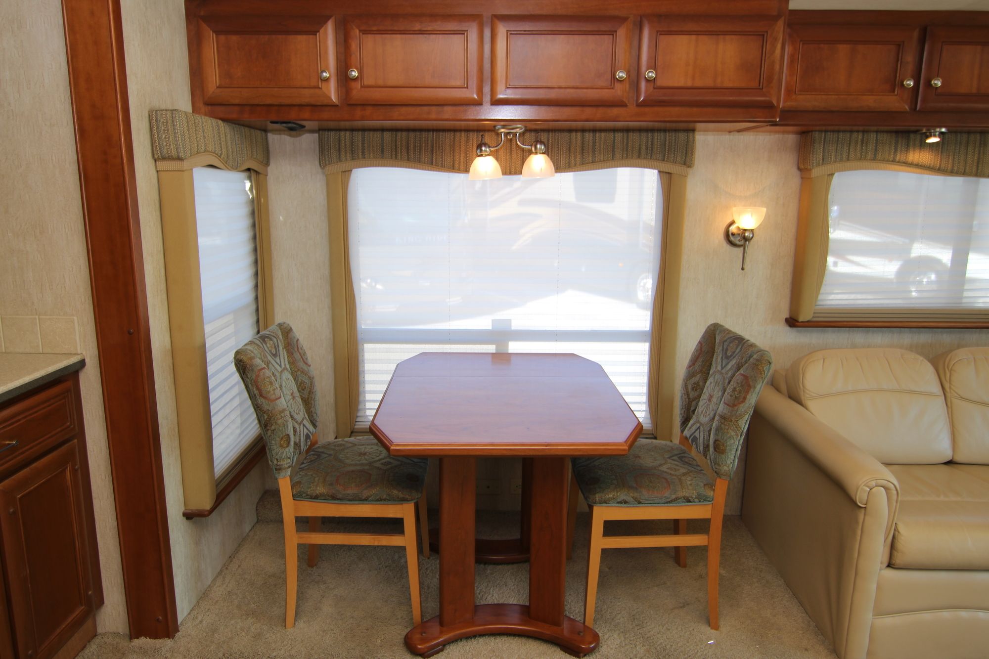 Used 2005 Country Coach Inspire330 DAVINCI Class A  For Sale