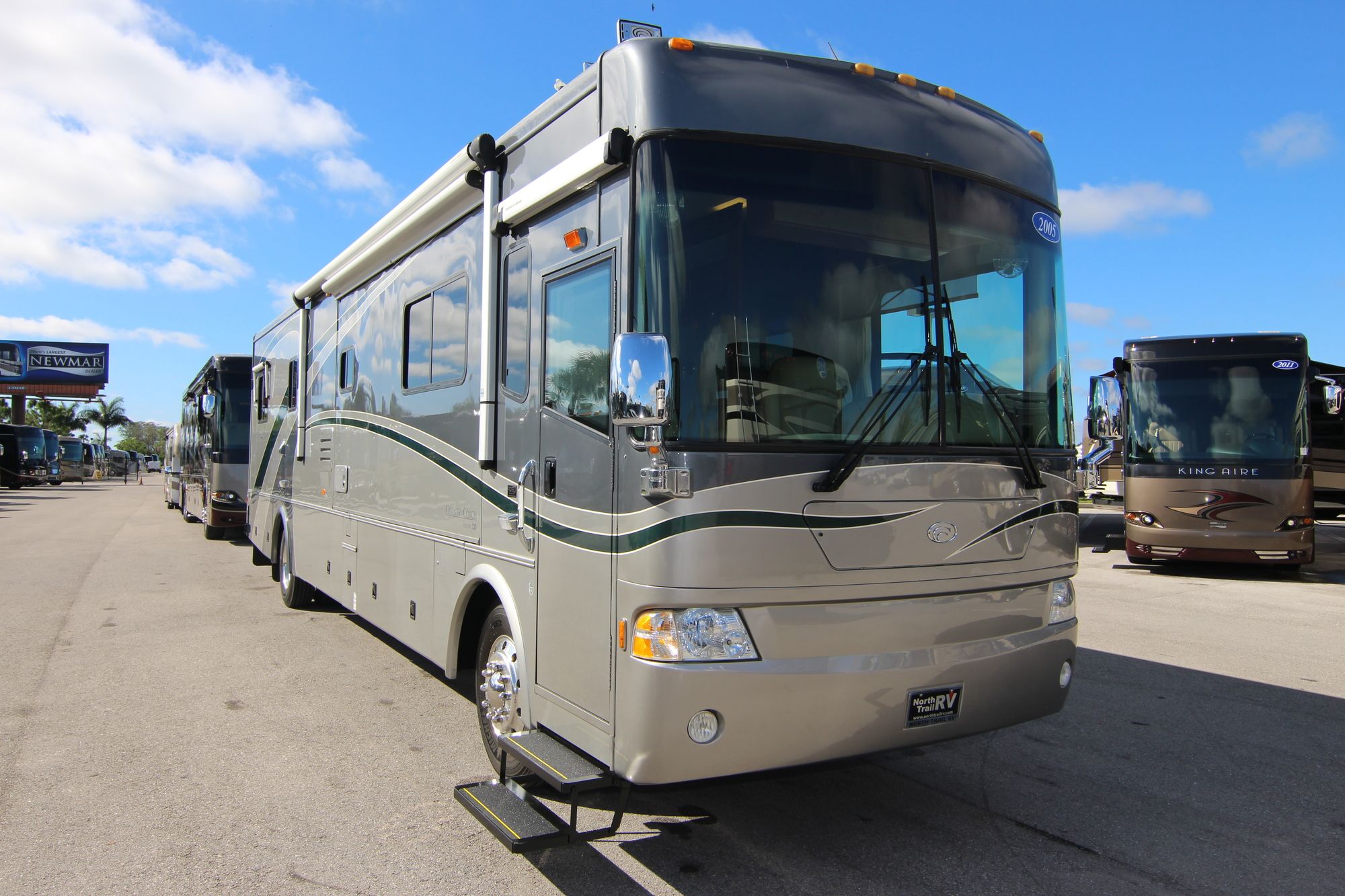 Used 2005 Country Coach Inspire330 DAVINCI Class A  For Sale