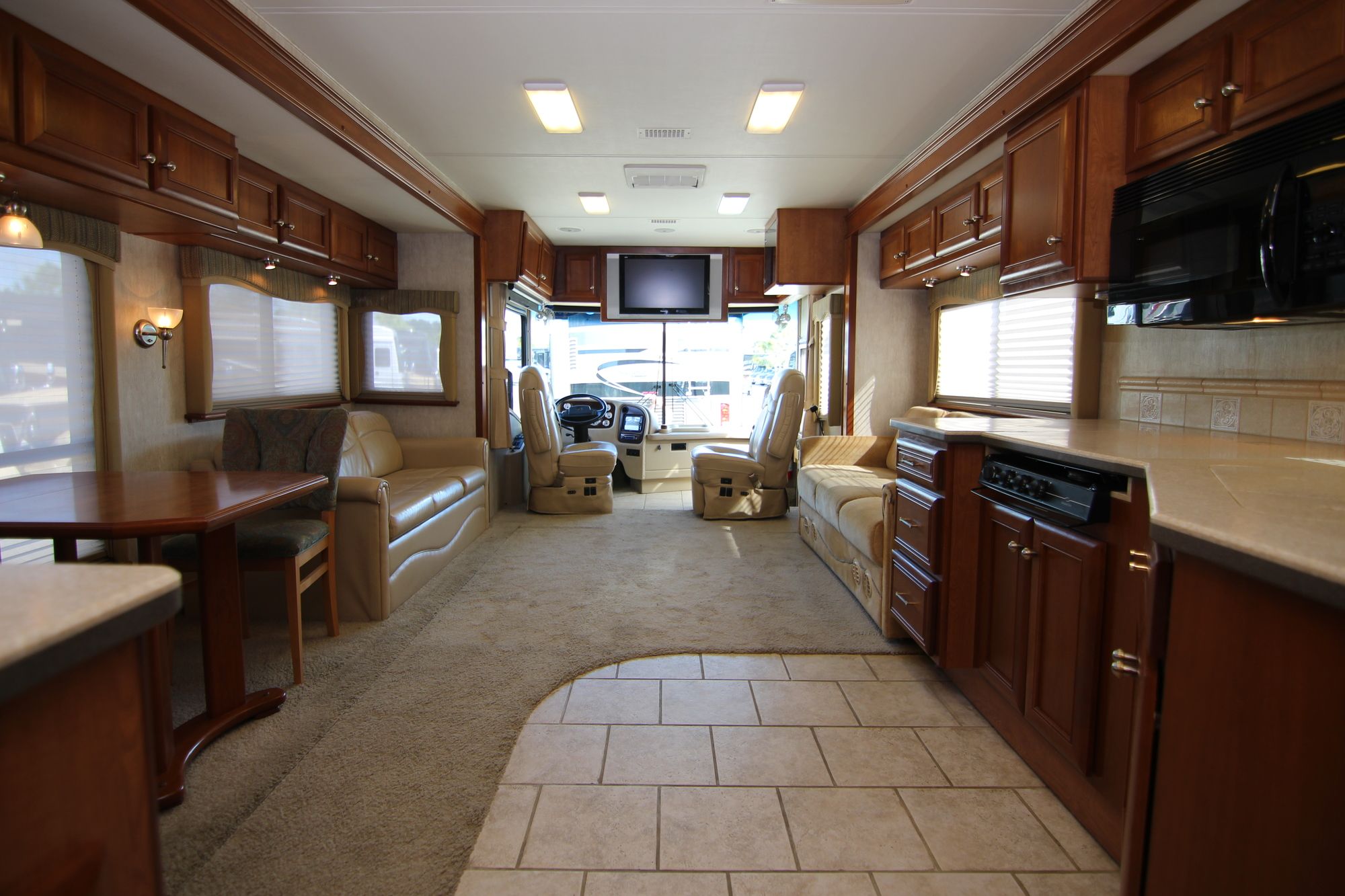 Used 2005 Country Coach Inspire330 DAVINCI Class A  For Sale