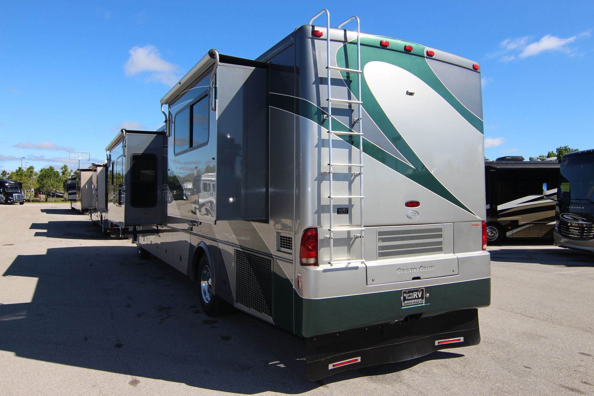 Used 2005 Country Coach Inspire330 DAVINCI Class A  For Sale