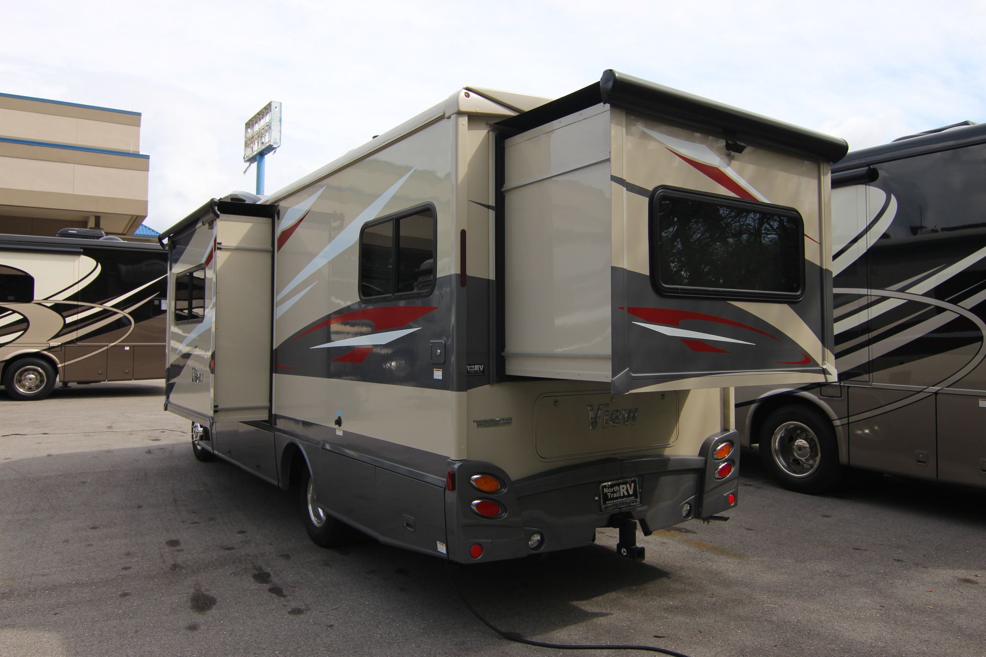 Used 2017 Winnebago View 24G Class C  For Sale