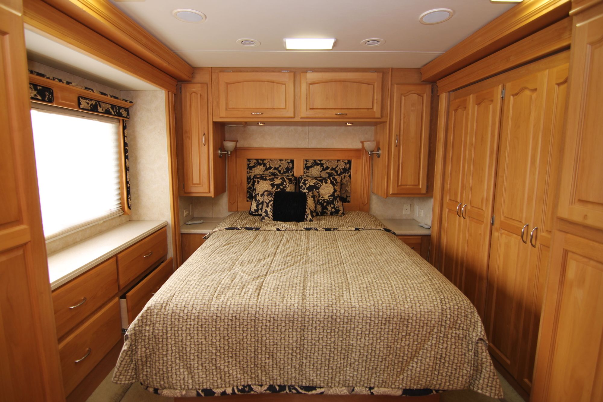 Used 2007 Holiday Rambler Endeavor 40PRQ Class A  For Sale