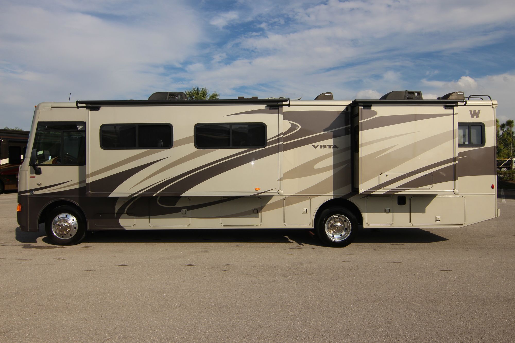 Used 2013 Winnebago Vista 35B Class A  For Sale