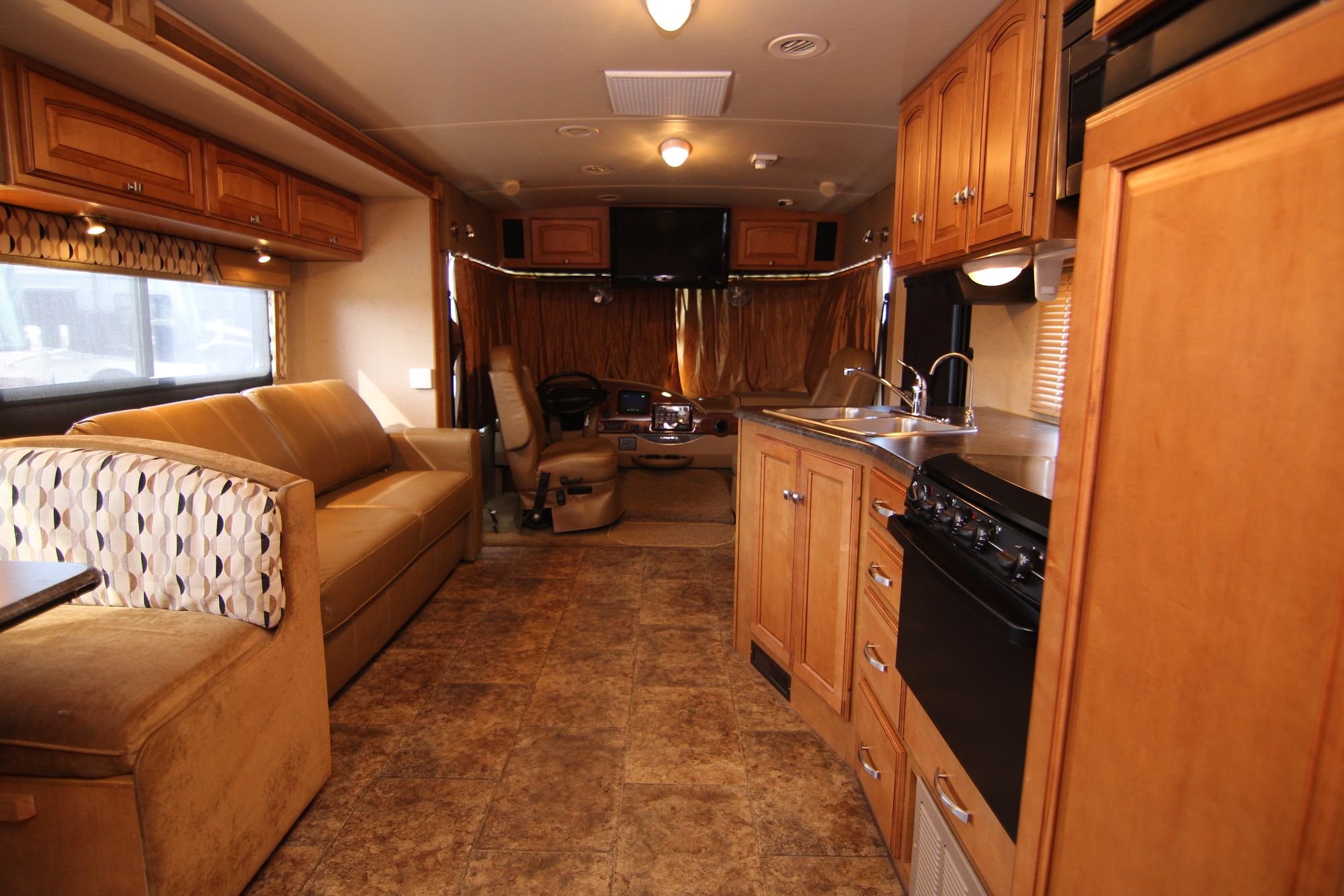 Used 2013 Winnebago Vista 35B Class A  For Sale