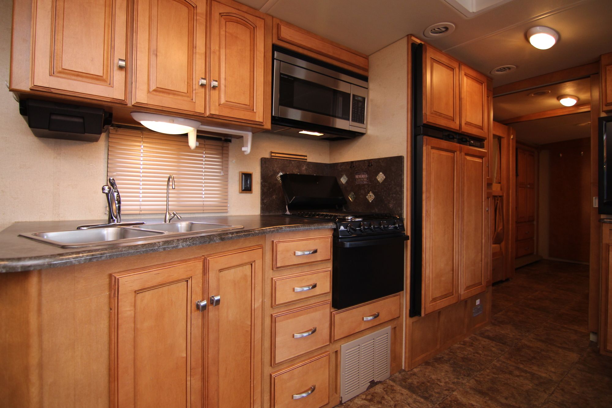 Used 2013 Winnebago Vista 35B Class A  For Sale