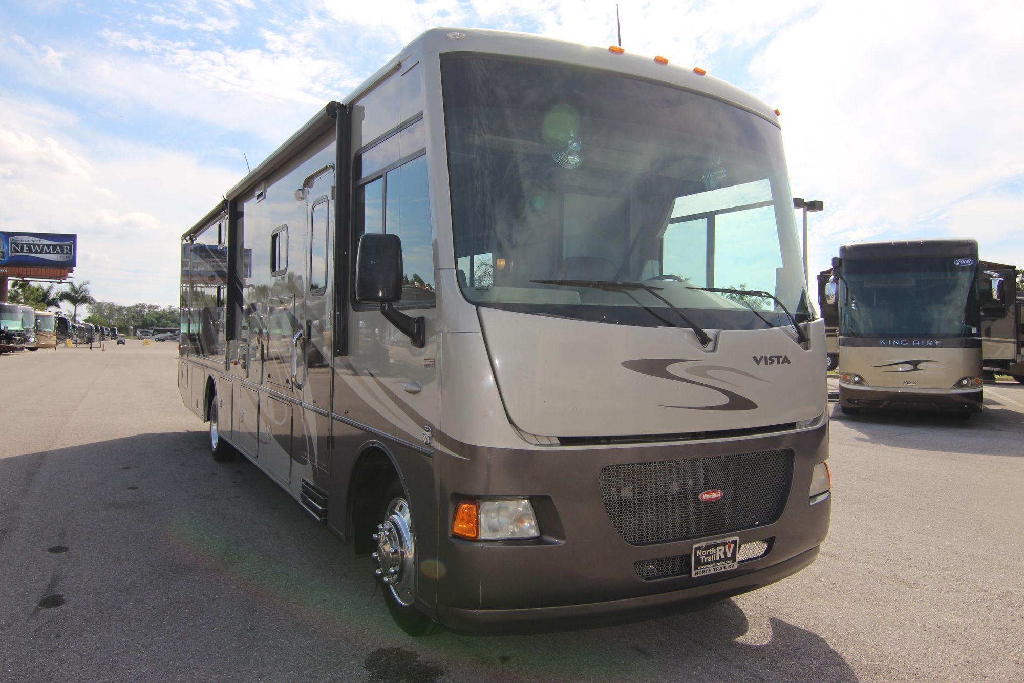 Used 2013 Winnebago Vista 35B Class A  For Sale