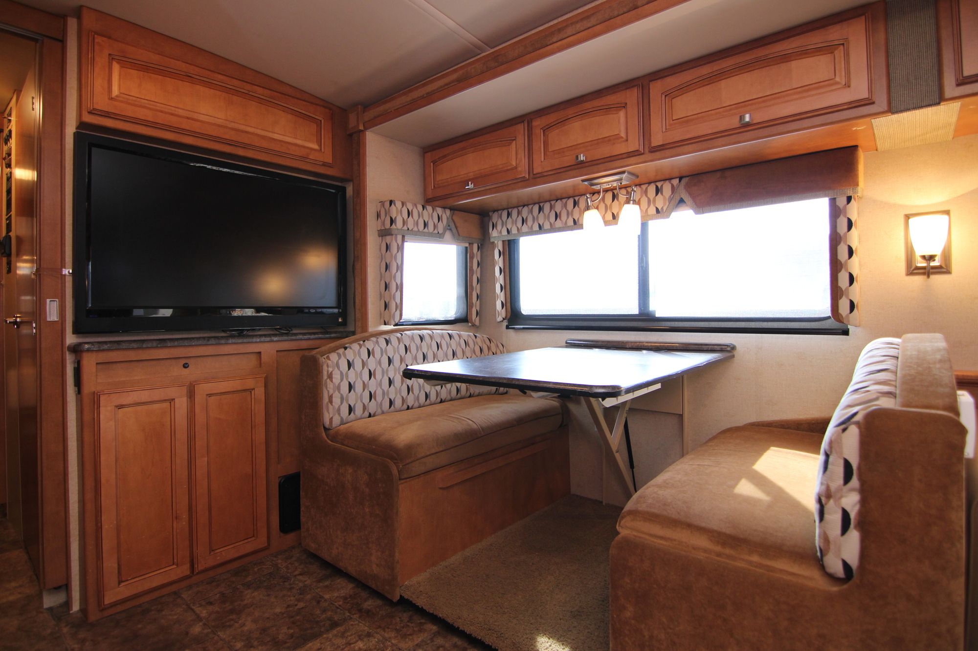 Used 2013 Winnebago Vista 35B Class A  For Sale