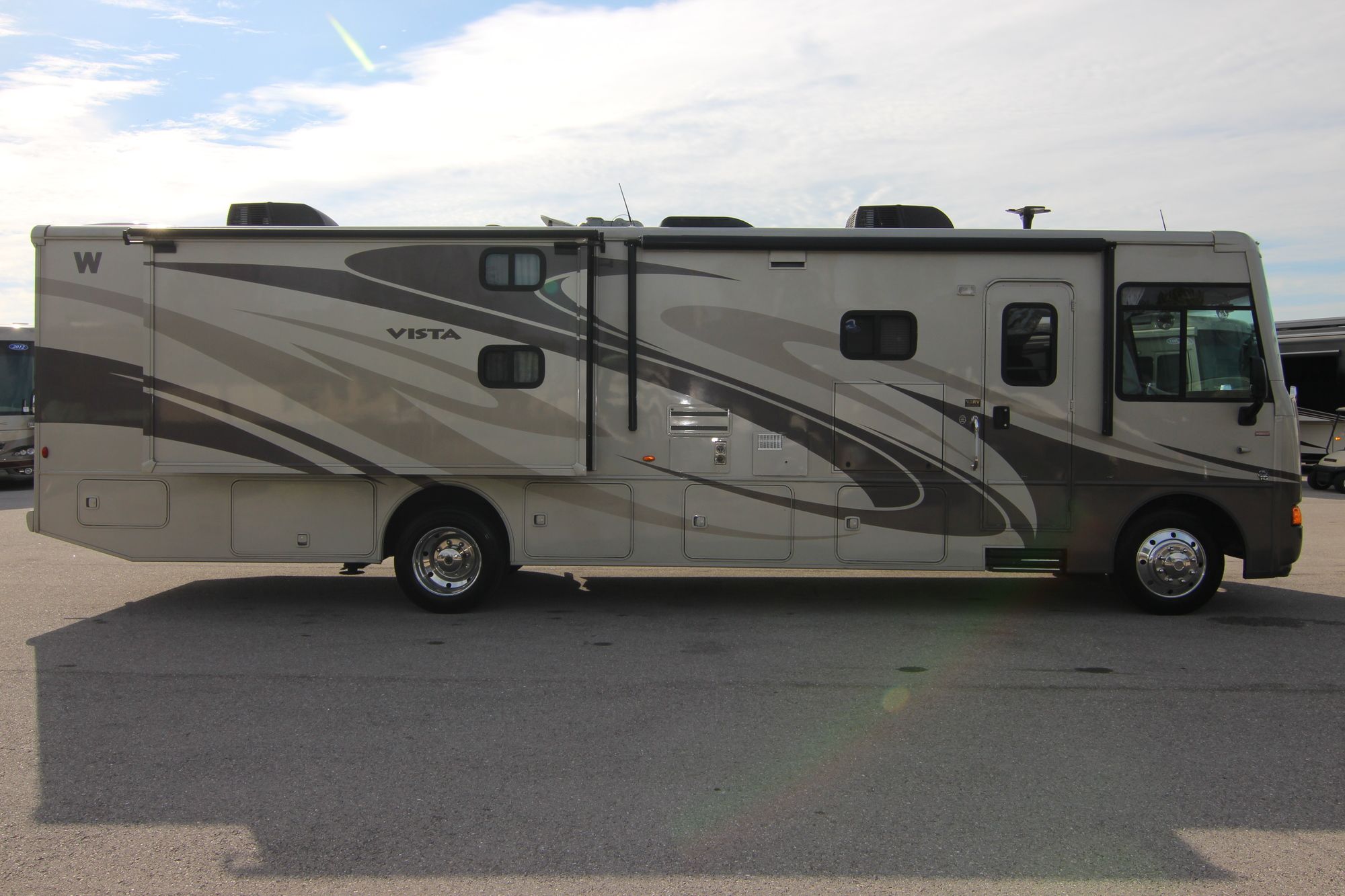 Used 2013 Winnebago Vista 35B Class A  For Sale