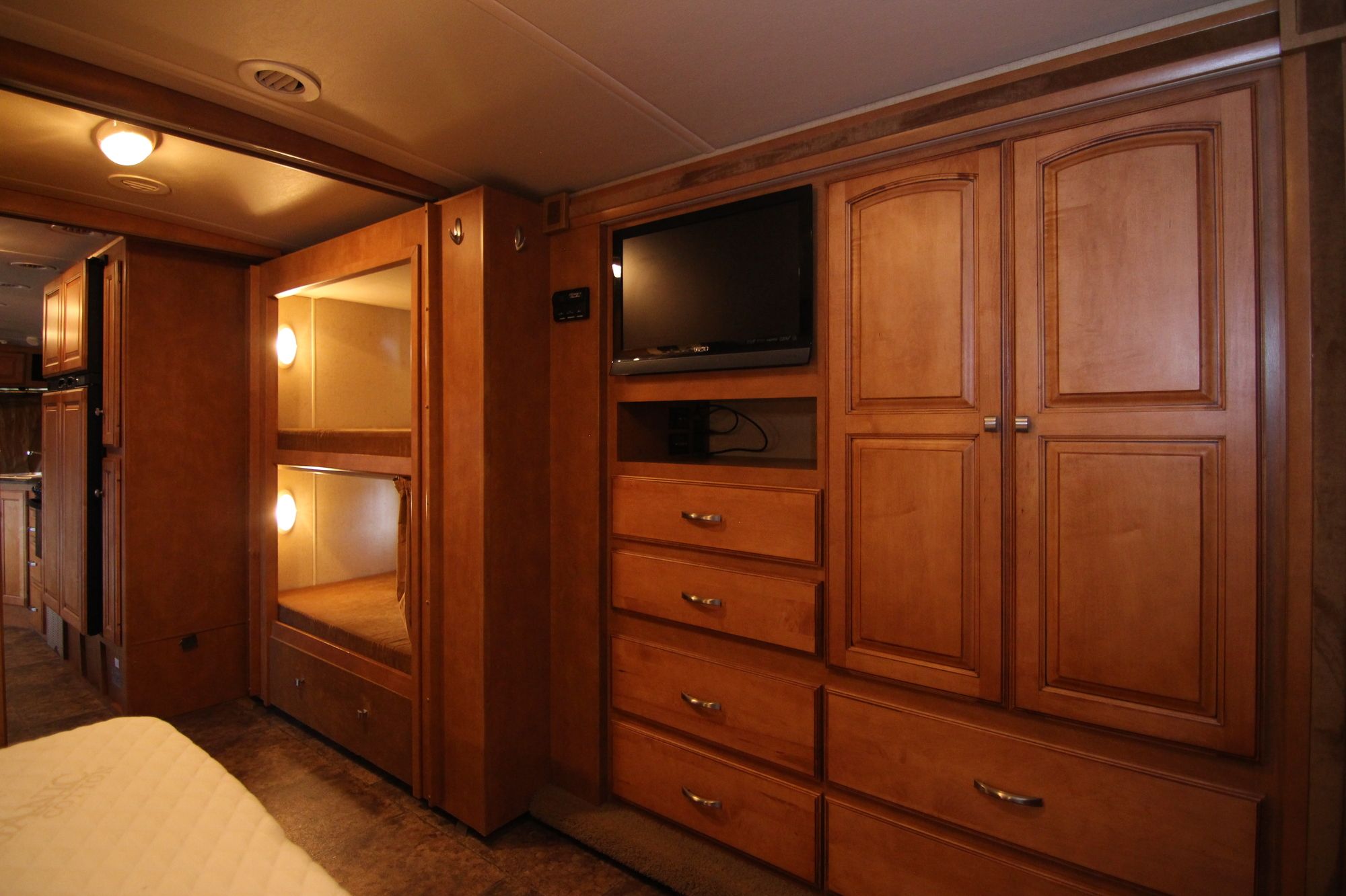 Used 2013 Winnebago Vista 35B Class A  For Sale