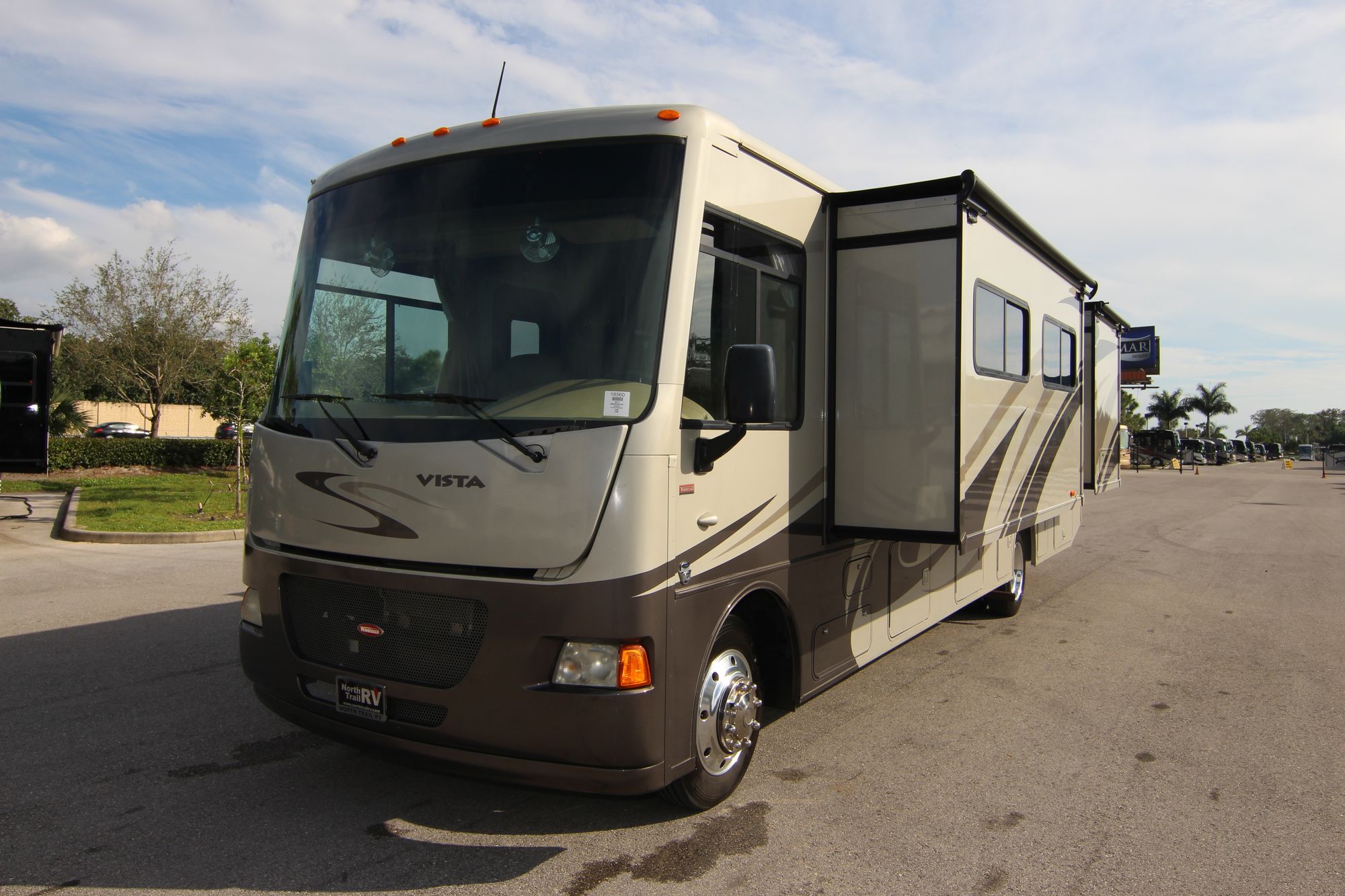 Used 2013 Winnebago Vista 35B Class A  For Sale