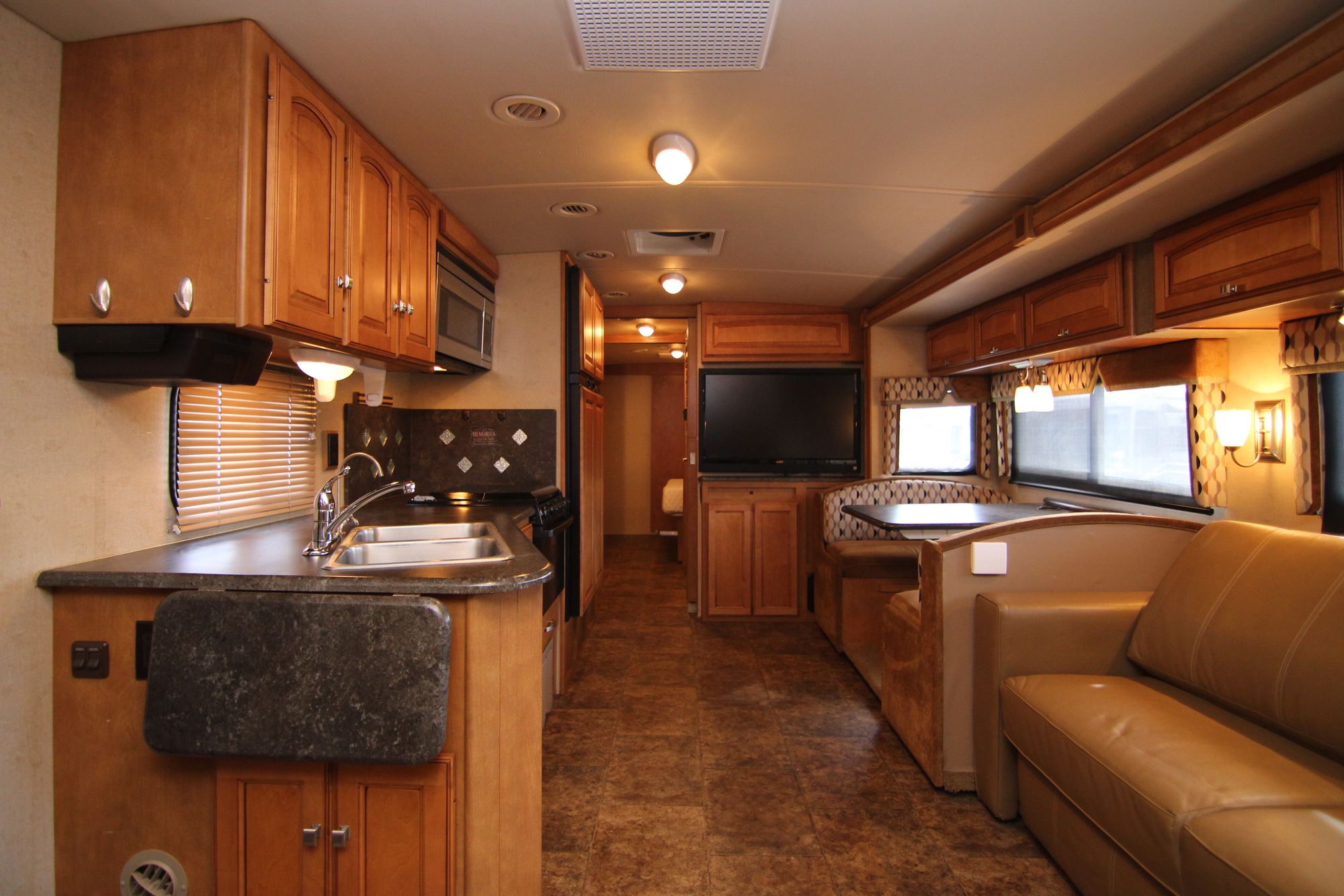 Used 2013 Winnebago Vista 35B Class A  For Sale