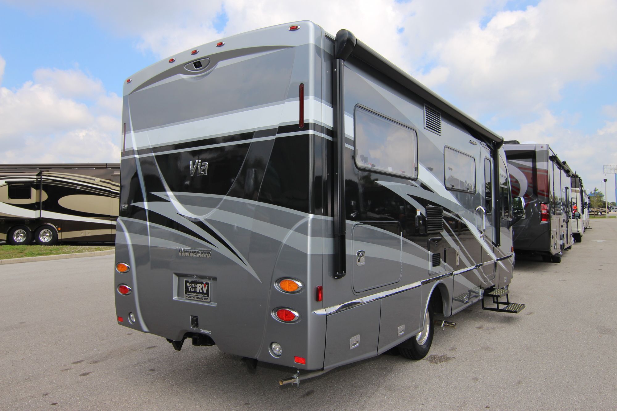 Used 2017 Winnebago Via 25P Class A  For Sale