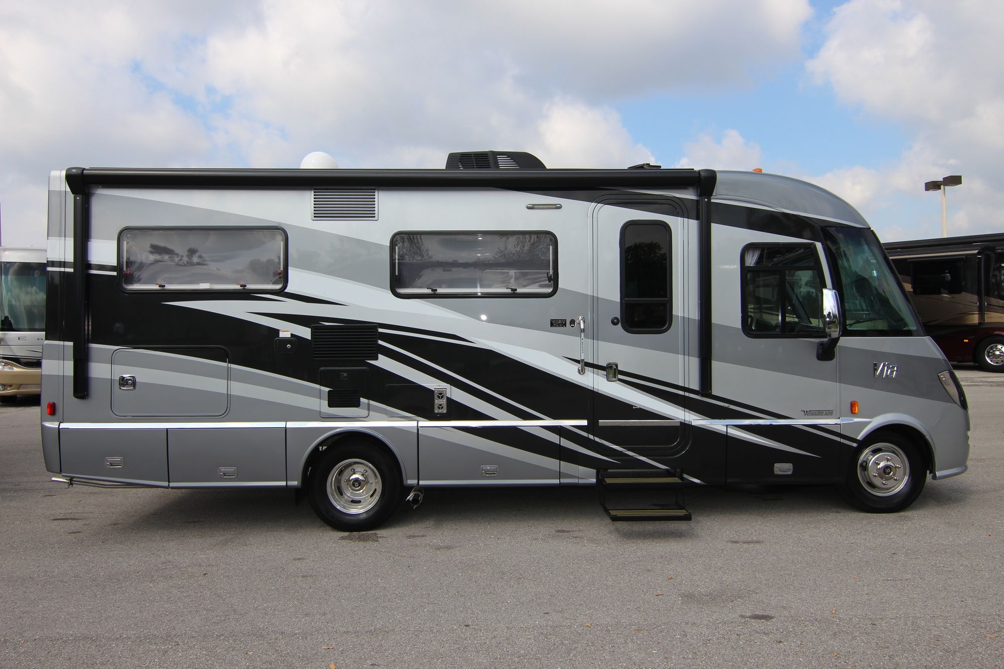 Used 2017 Winnebago Via 25P Class A  For Sale