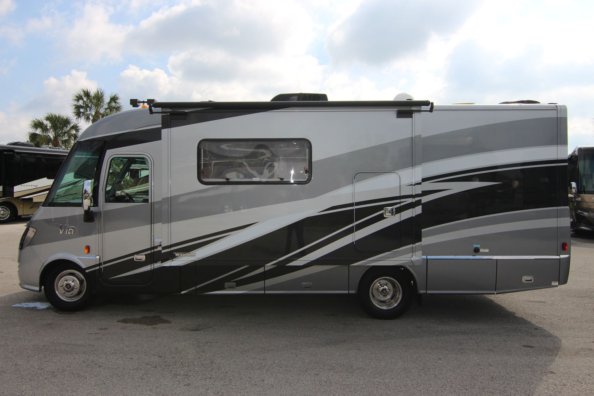 Used 2017 Winnebago Via 25P Class A  For Sale