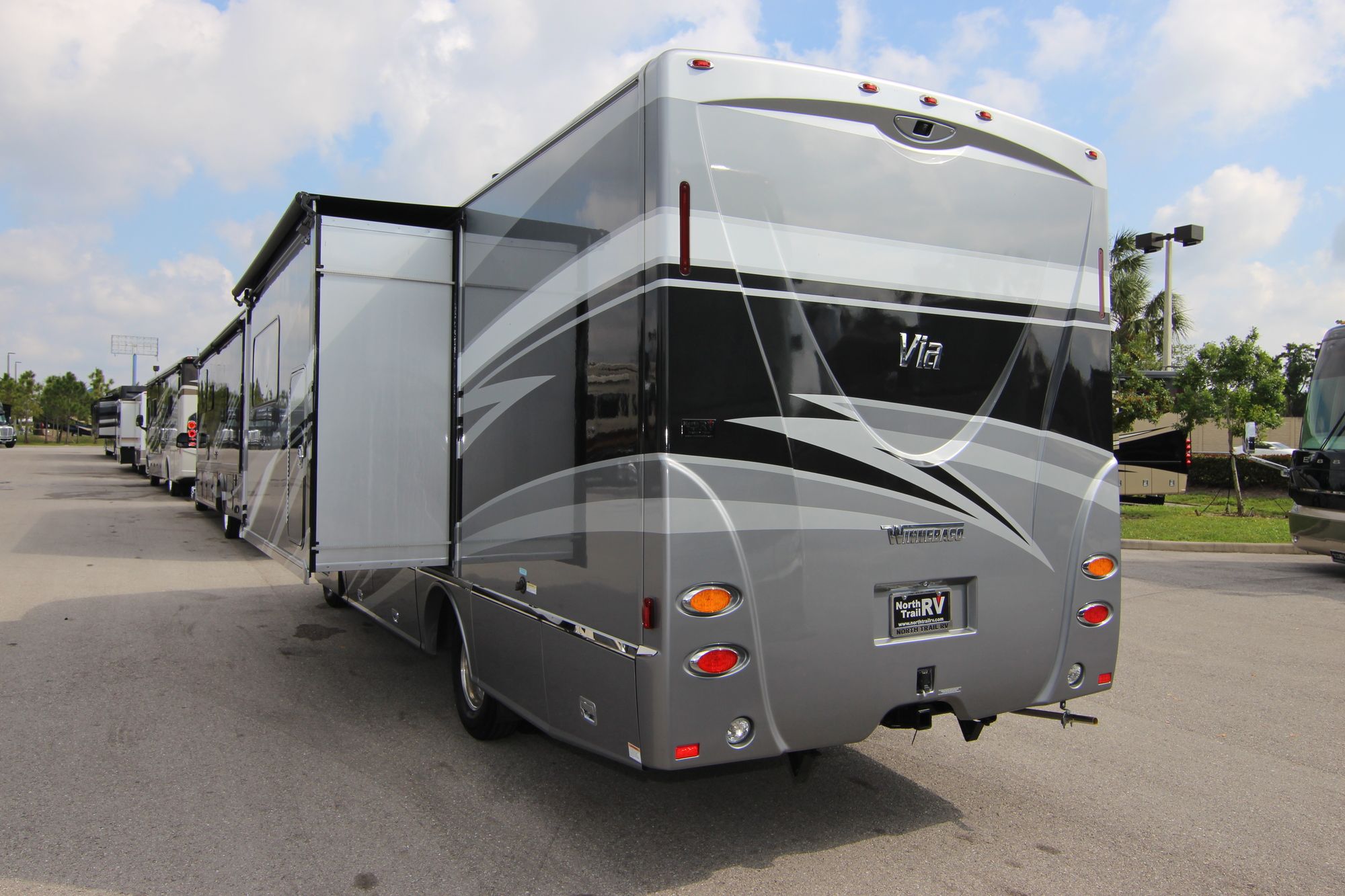 Used 2017 Winnebago Via 25P Class A  For Sale