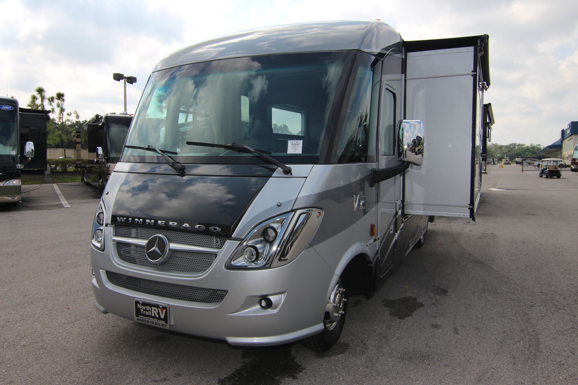 Used 2017 Winnebago Via 25P Class A  For Sale