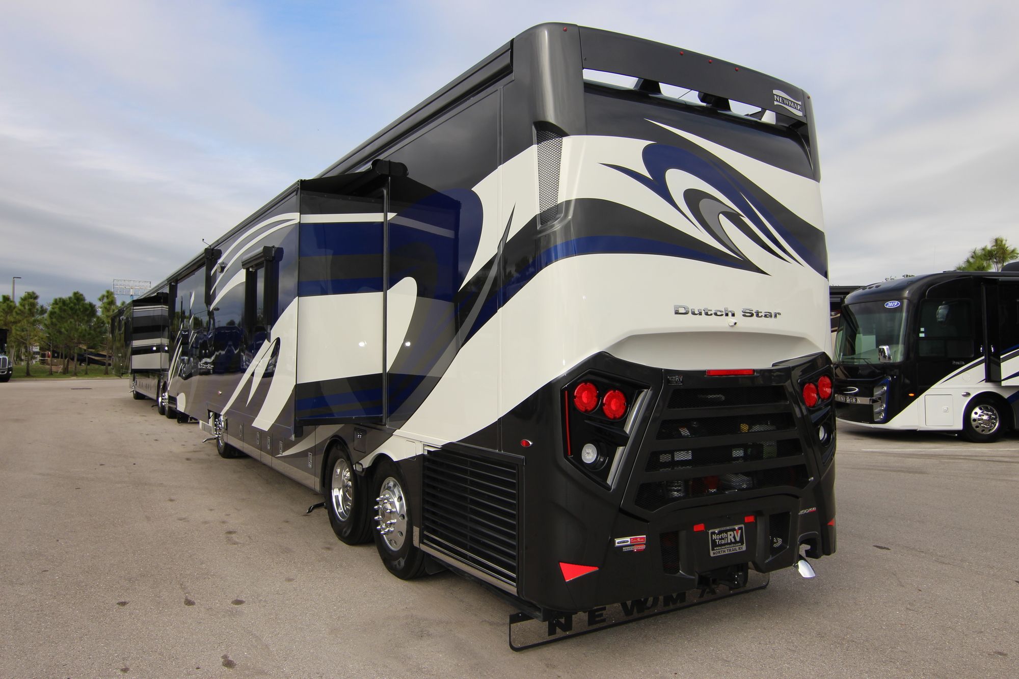 New 2019 Newmar Dutch Star 4018 Class A  For Sale