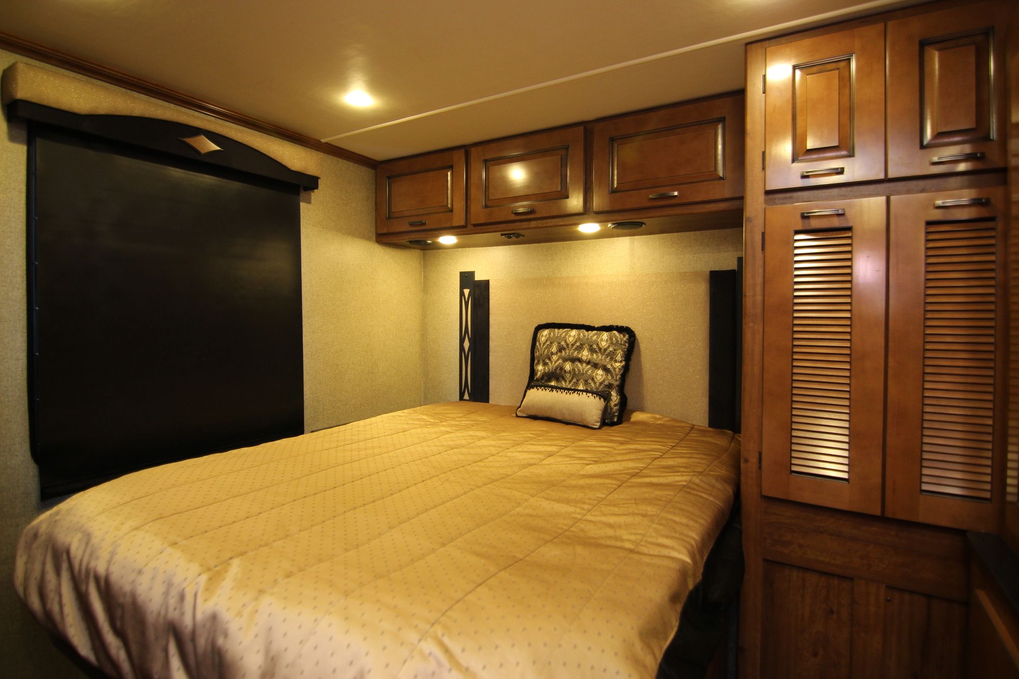 Used 2014 Fleetwood Excursion 35B Class A  For Sale