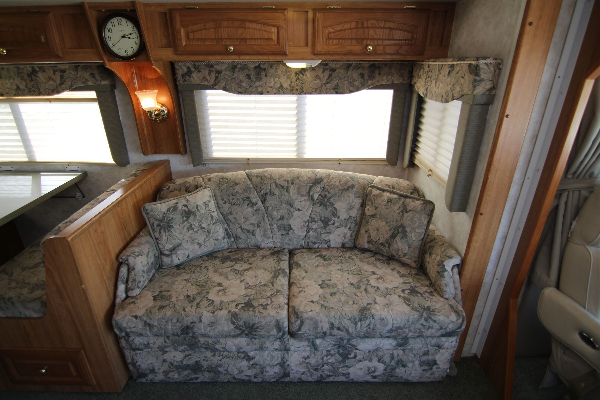 Used 2002 Georgie Boy Landau 3502DS Class A  For Sale