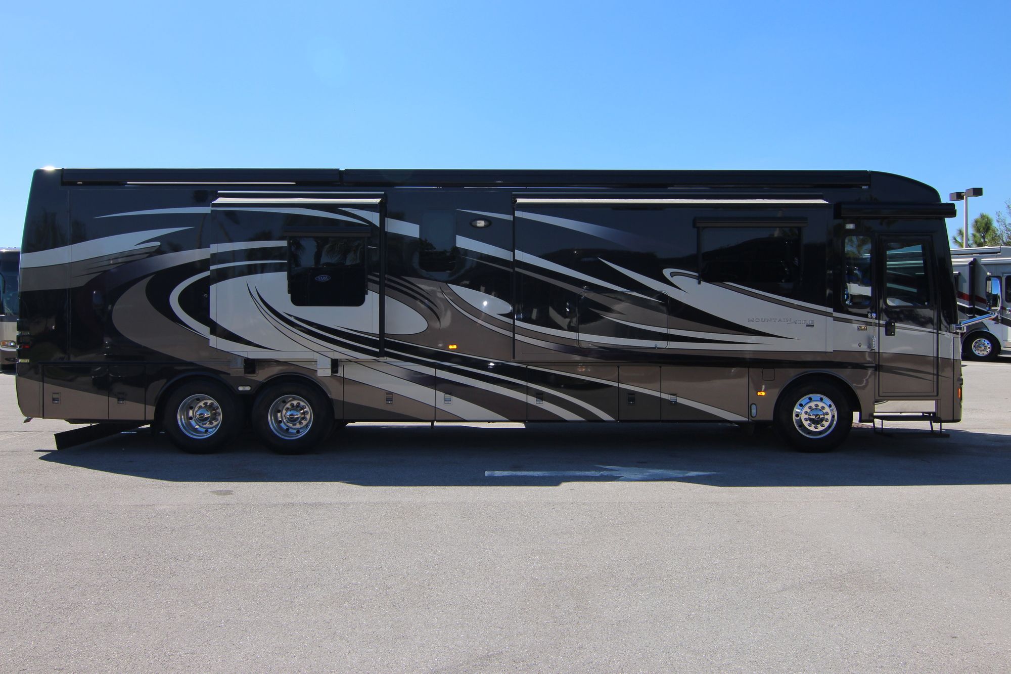 Used 2013 Newmar Mountain Aire 4338 Class A  For Sale