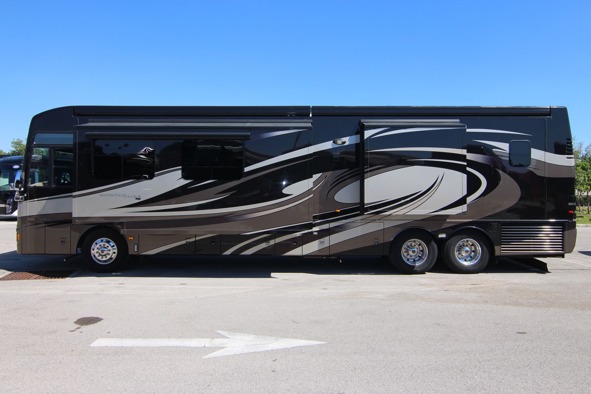 Used 2013 Newmar Mountain Aire 4338 Class A  For Sale