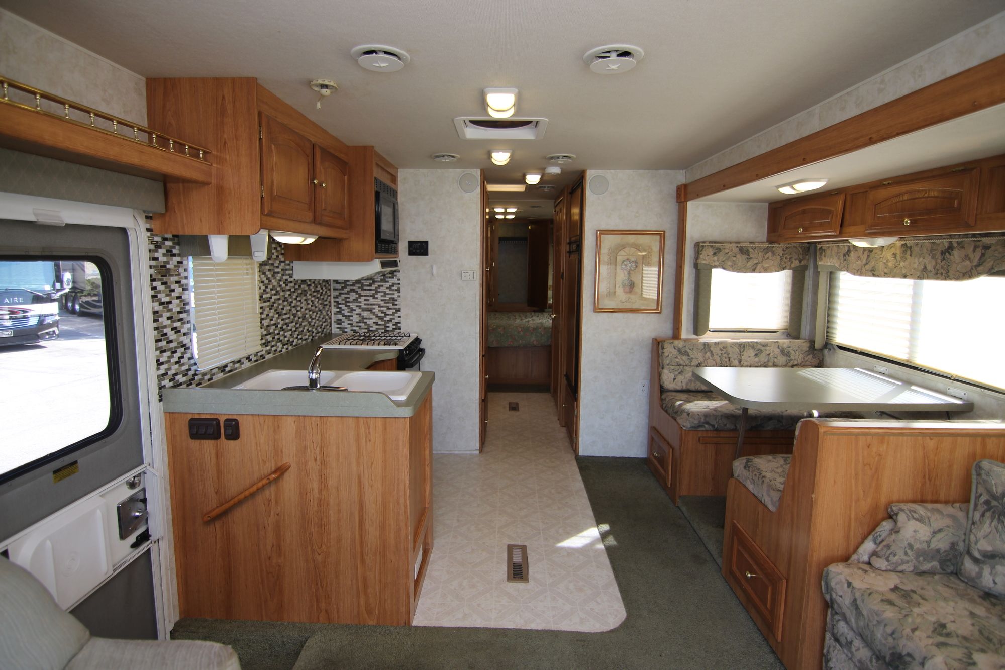 Used 2002 Georgie Boy Landau 3502DS Class A  For Sale