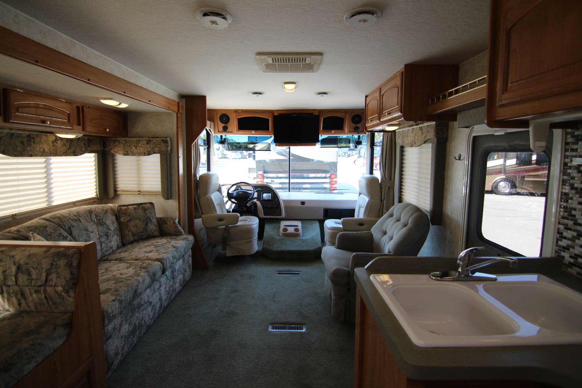 Used 2002 Georgie Boy Landau 3502DS Class A  For Sale