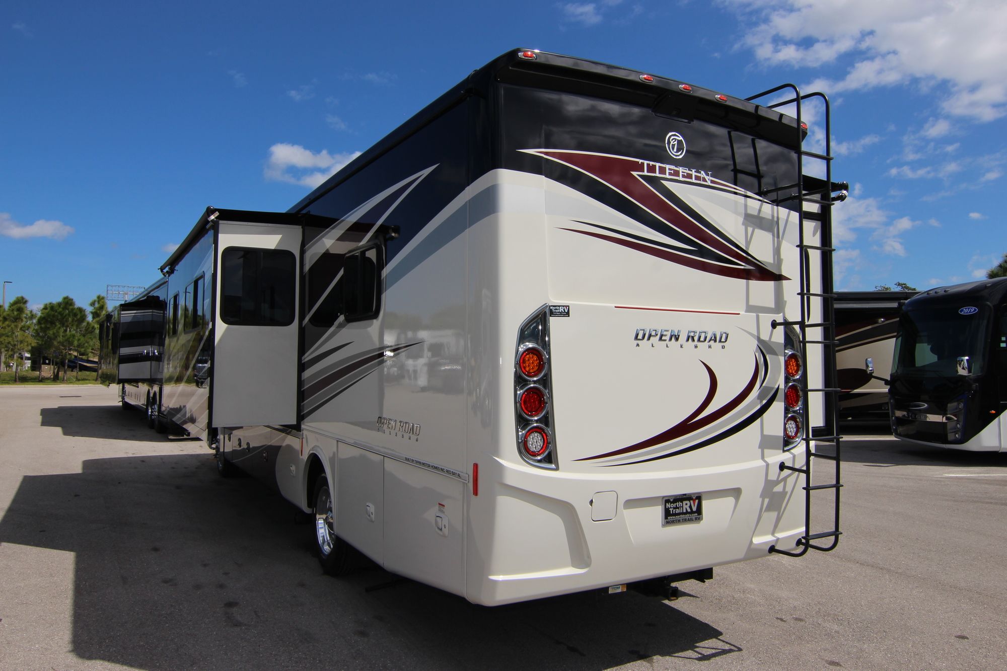 New 2019 Tiffin Motor Homes Allegro 32SA Class A  For Sale