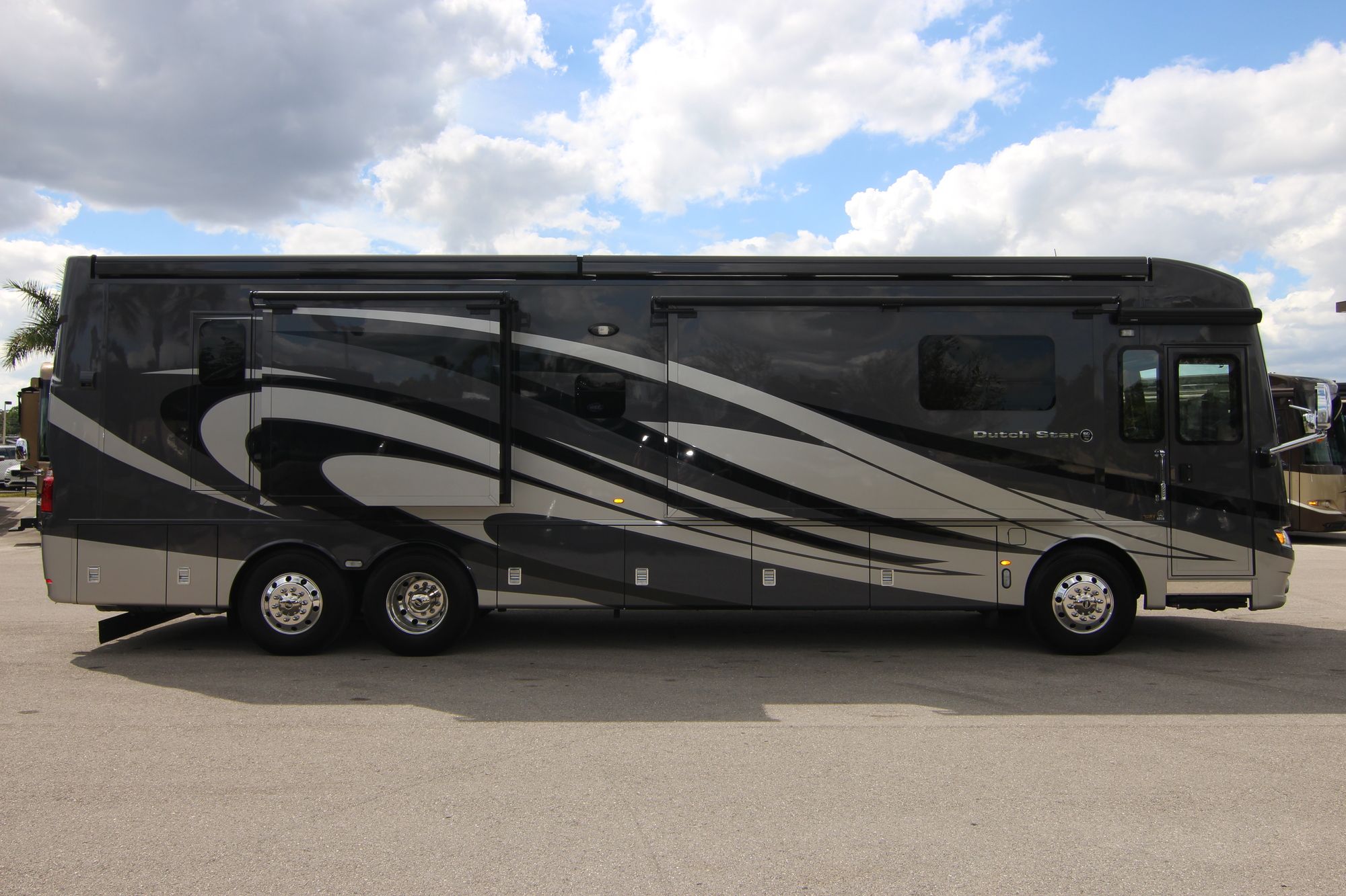 Used 2018 Newmar Dutch Star 4018 Class A  For Sale