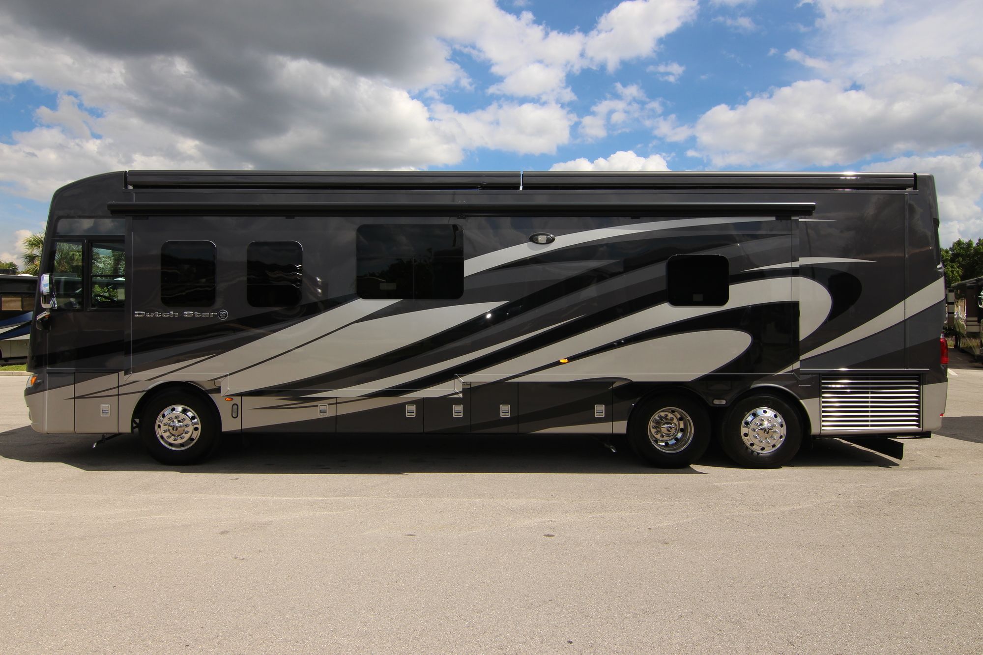 Used 2018 Newmar Dutch Star 4018 Class A  For Sale