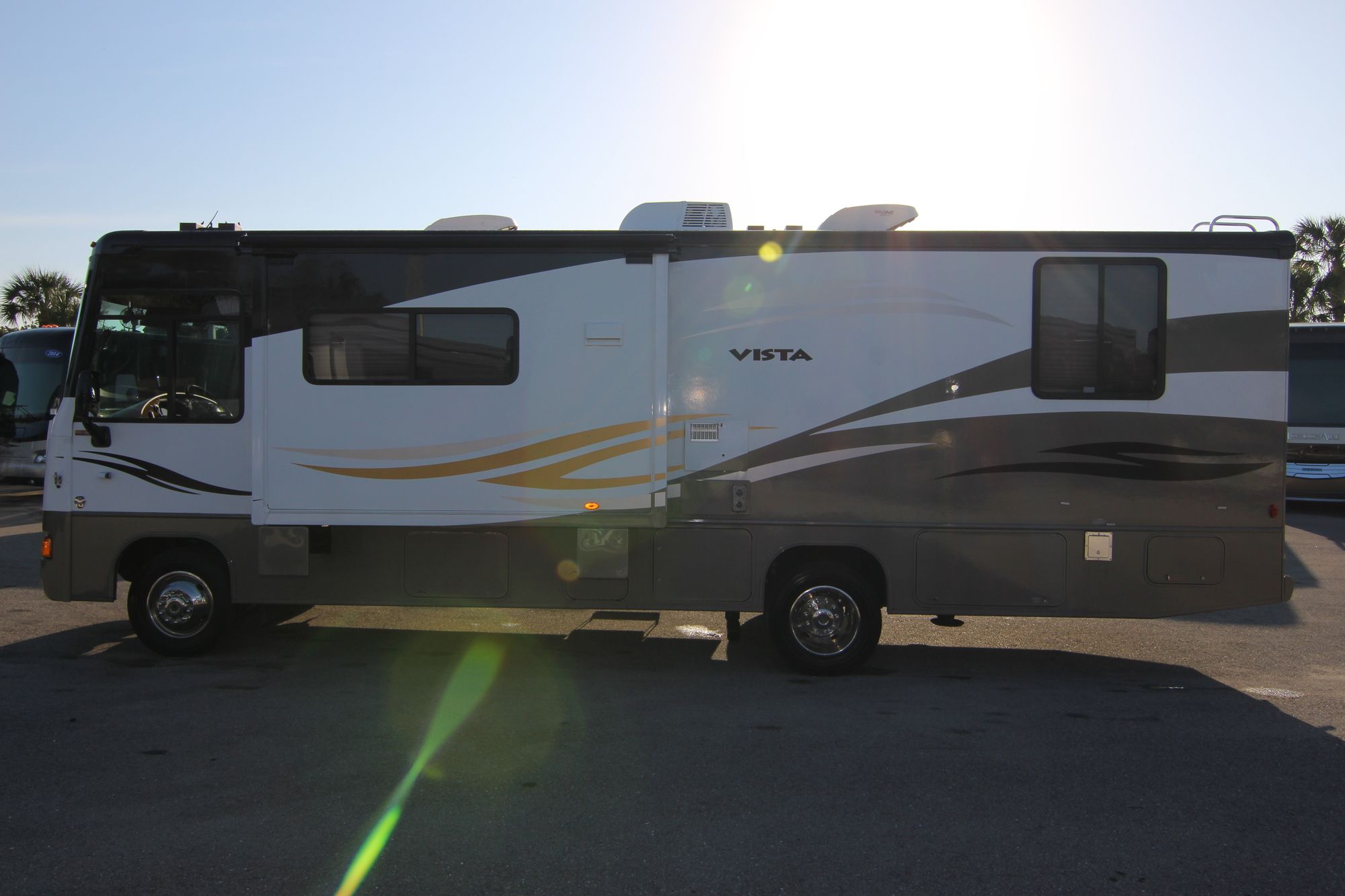 Used 2010 Winnebago Vista 30W Class A  For Sale