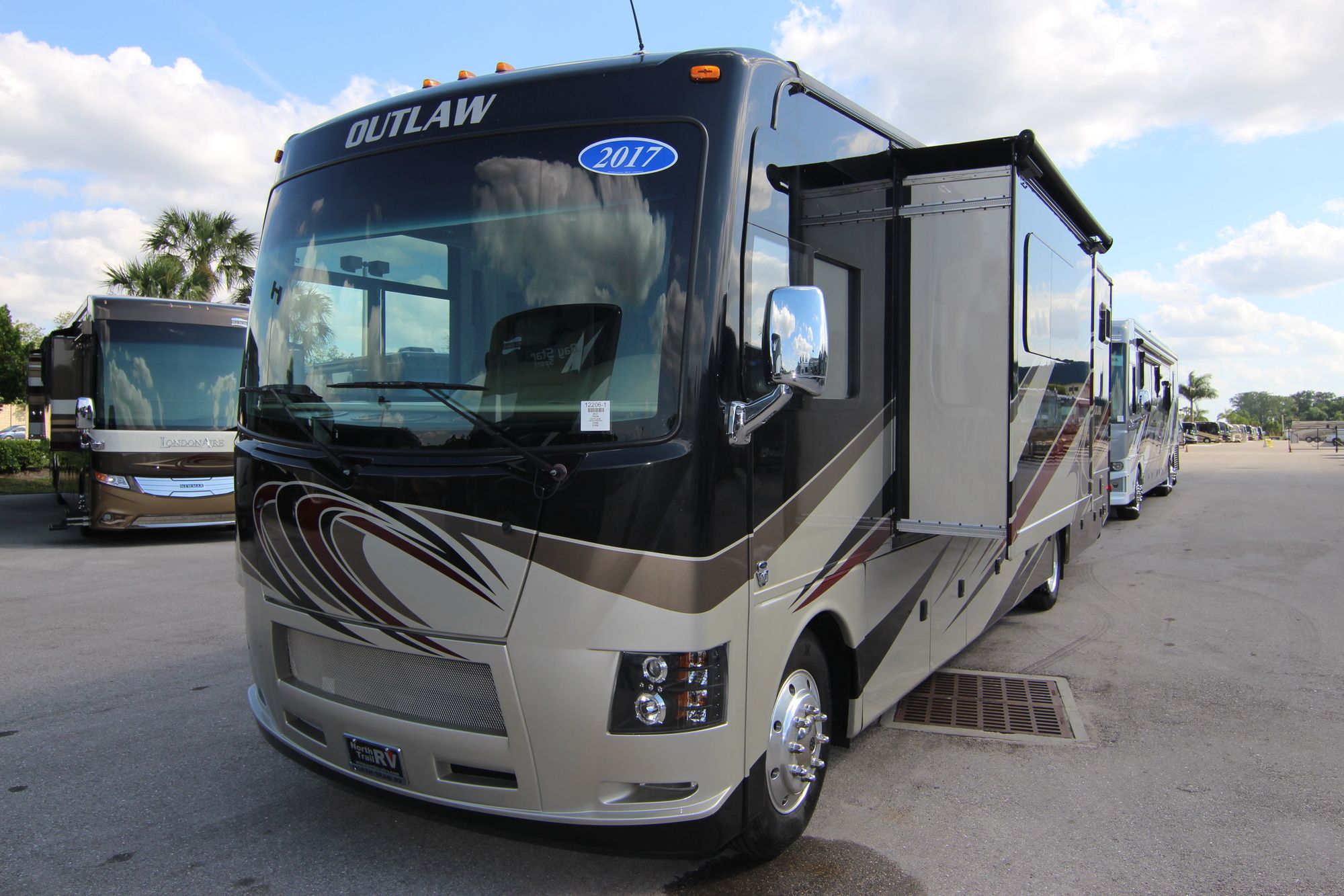 Used 2017 Thor Outlaw 37RB Class A  For Sale