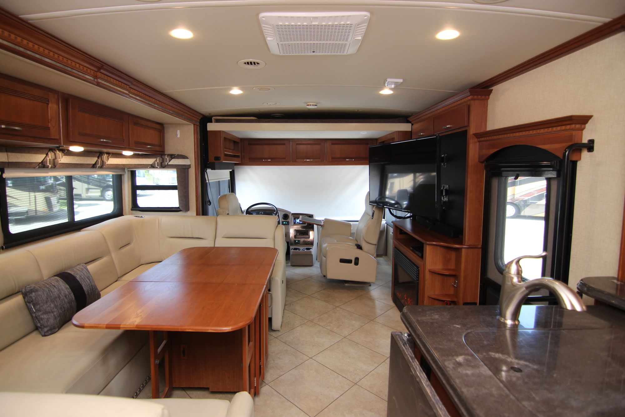 Used 2015 Winnebago Forza 34T Class A  For Sale