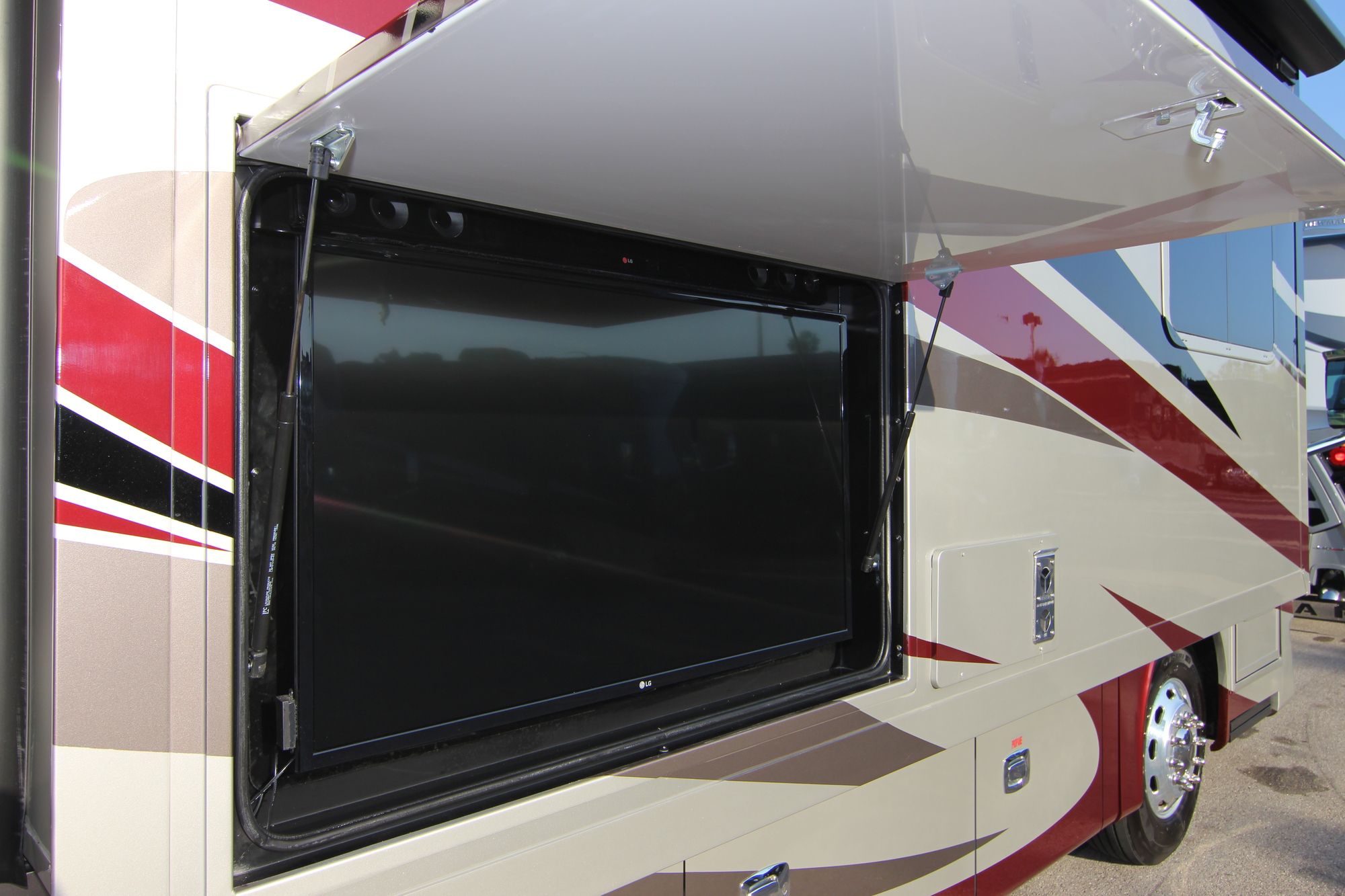 Used 2017 Tiffin Motor Homes Phaeton 40QBH Class A  For Sale