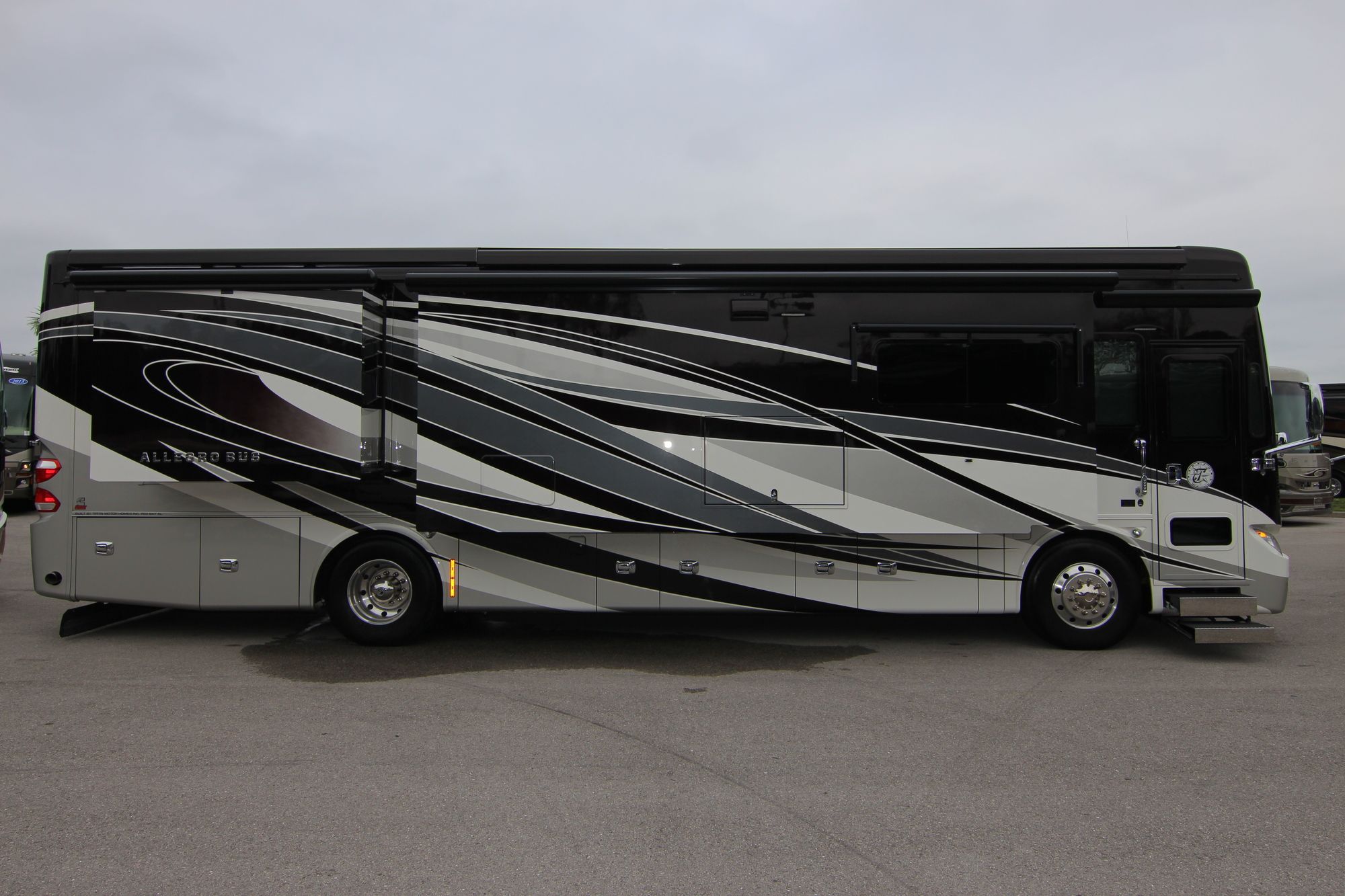 Used 2016 Tiffin Motor Homes Allegro Bus 37AP Class A  For Sale