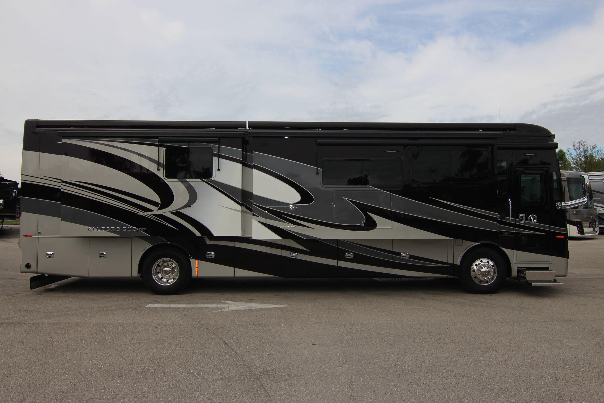 New 2019 Tiffin Motor Homes Allegro Bus 40IP Class A  For Sale