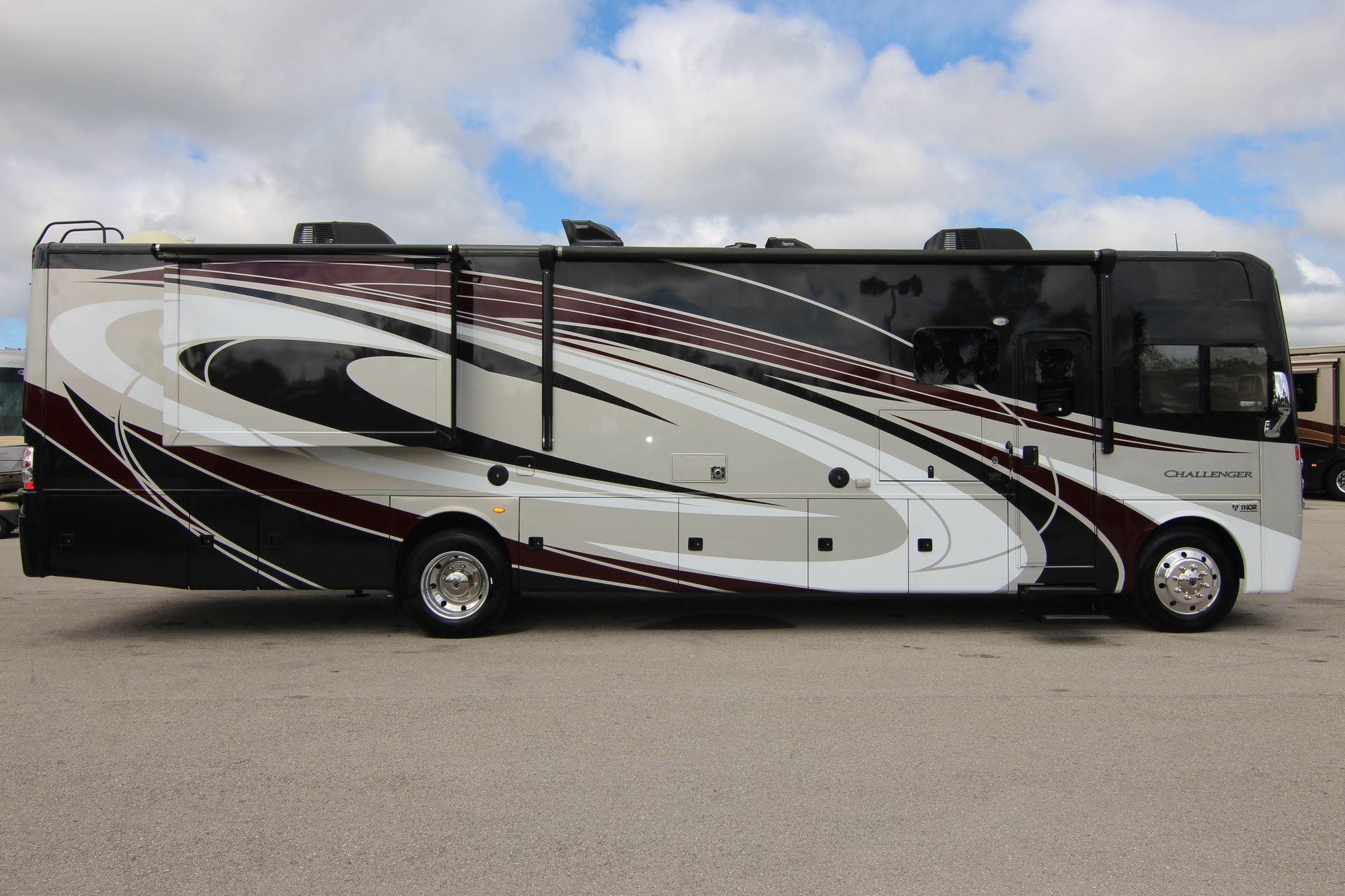 Used 2017 Thor Challenger 37LX Class A  For Sale